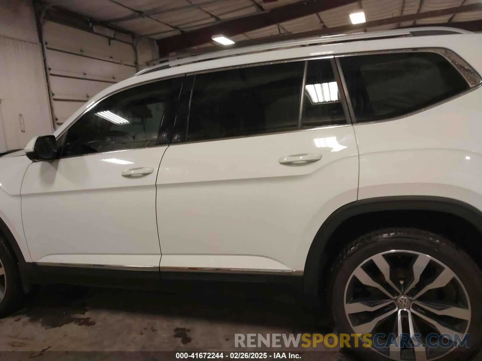 15 Photograph of a damaged car 1V2NR2CA6KC609119 VOLKSWAGEN ATLAS 2019
