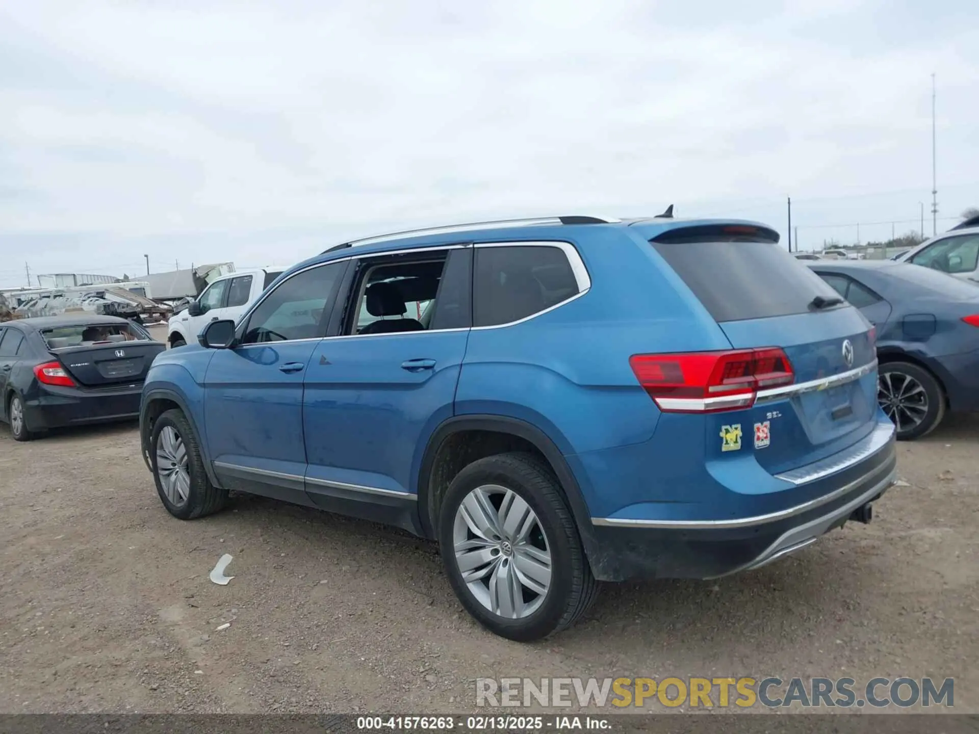 14 Photograph of a damaged car 1V2NR2CAXKC546025 VOLKSWAGEN ATLAS 2019