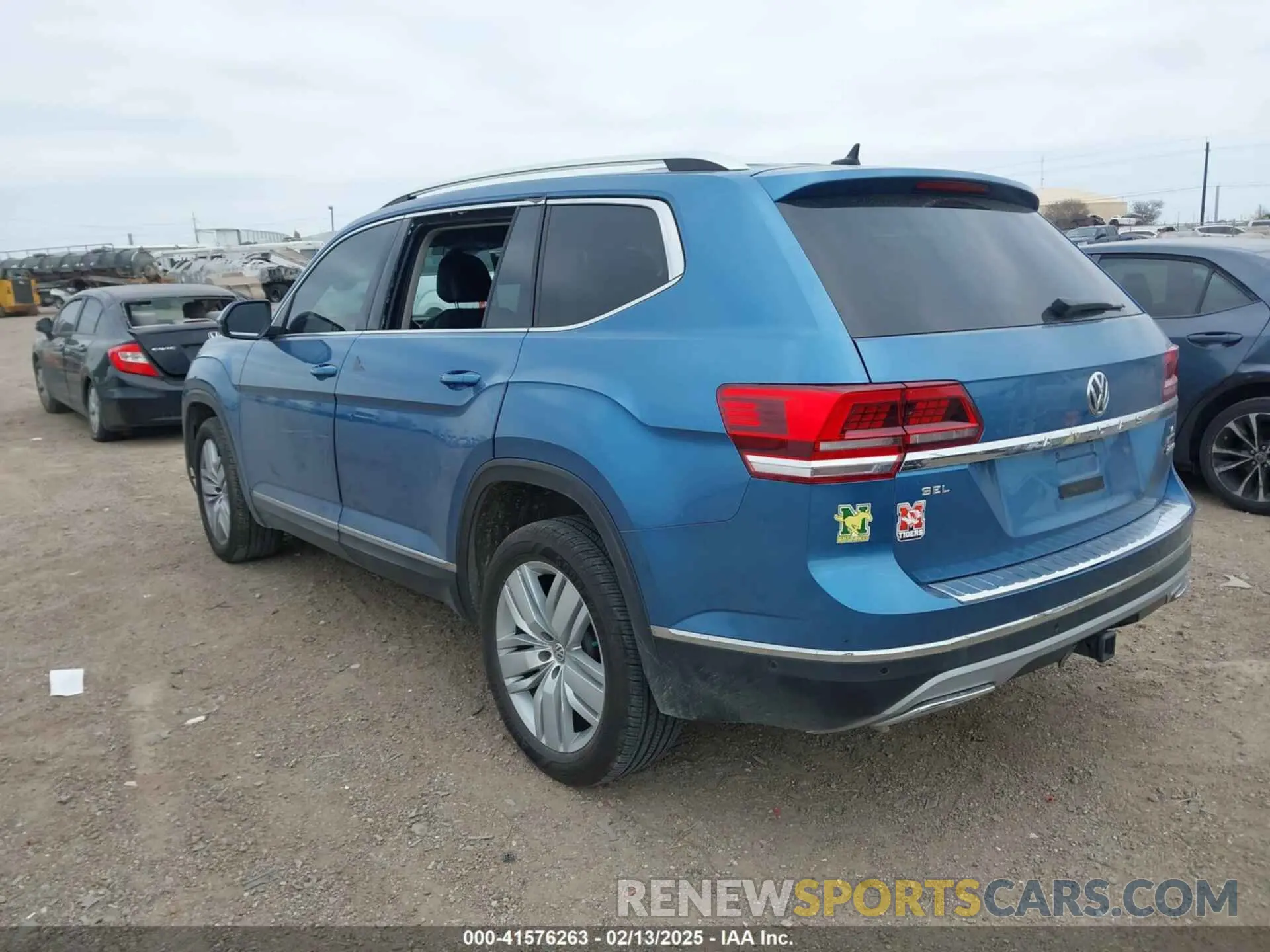3 Photograph of a damaged car 1V2NR2CAXKC546025 VOLKSWAGEN ATLAS 2019