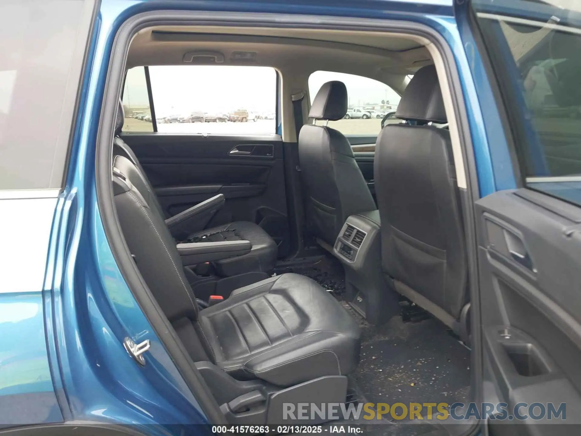 8 Photograph of a damaged car 1V2NR2CAXKC546025 VOLKSWAGEN ATLAS 2019