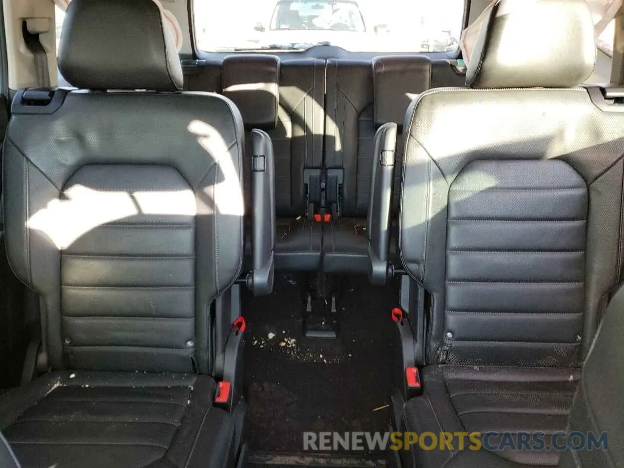10 Photograph of a damaged car 1V2NR2CAXKC582684 VOLKSWAGEN ATLAS 2019