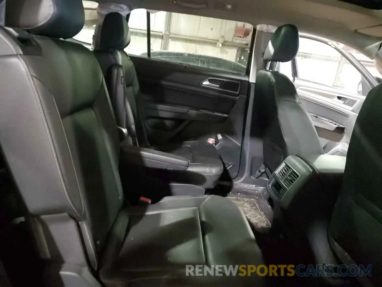 11 Photograph of a damaged car 1V2RR2CA2KC558350 VOLKSWAGEN ATLAS 2019