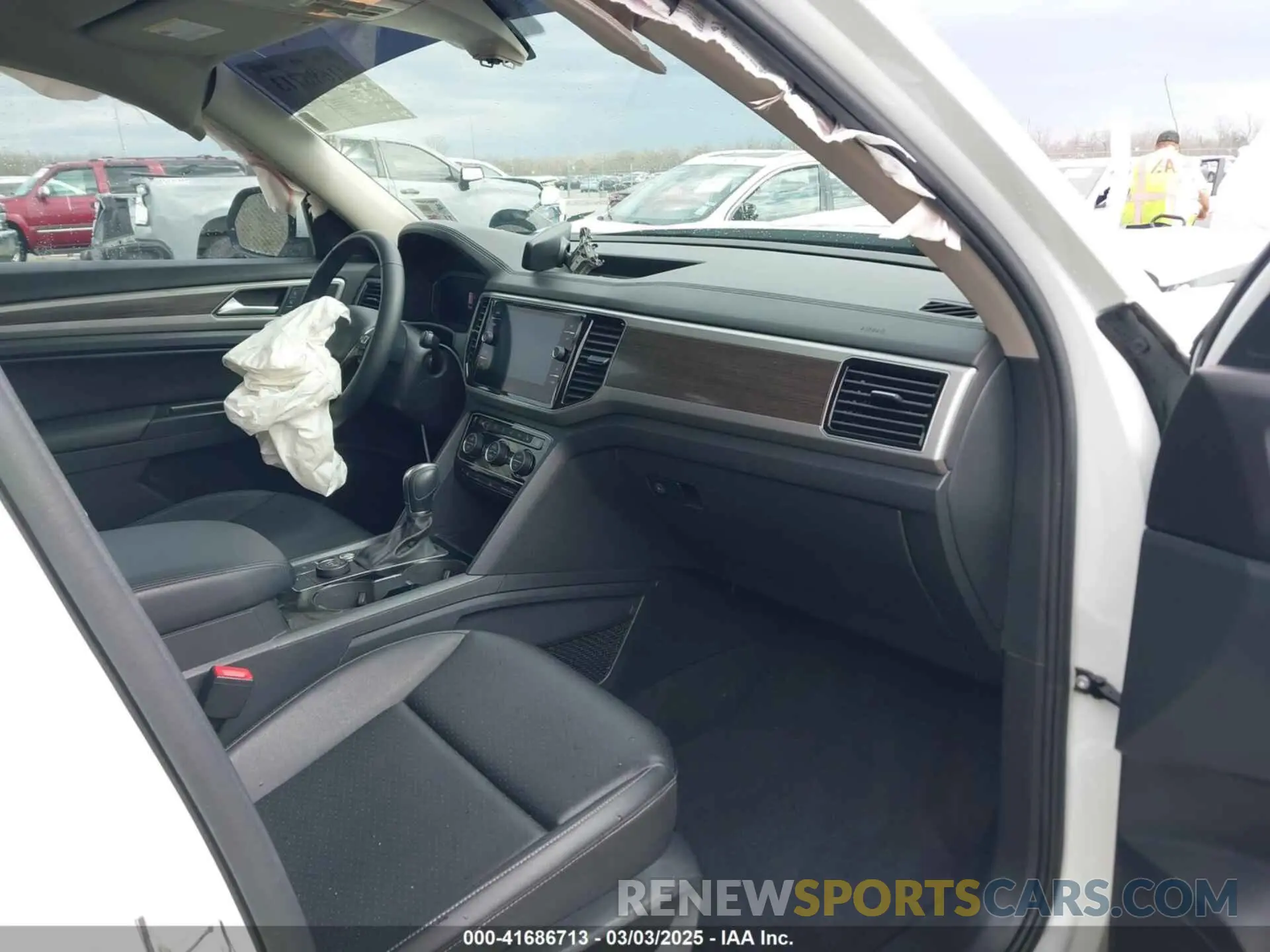 5 Photograph of a damaged car 1V2RR2CA6KC594588 VOLKSWAGEN ATLAS 2019