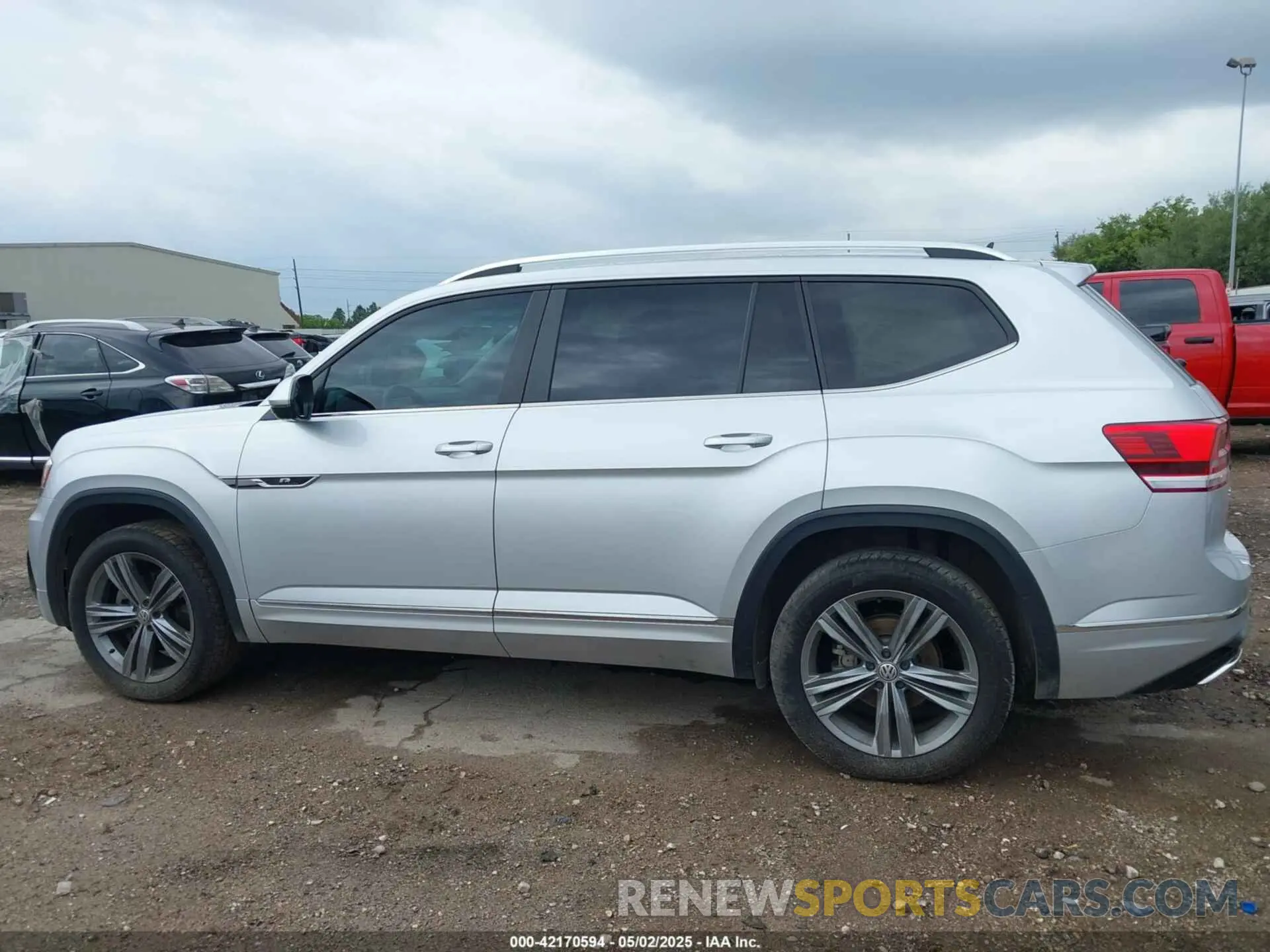 14 Photograph of a damaged car 1V2SR2CAXKC618621 VOLKSWAGEN ATLAS 2019