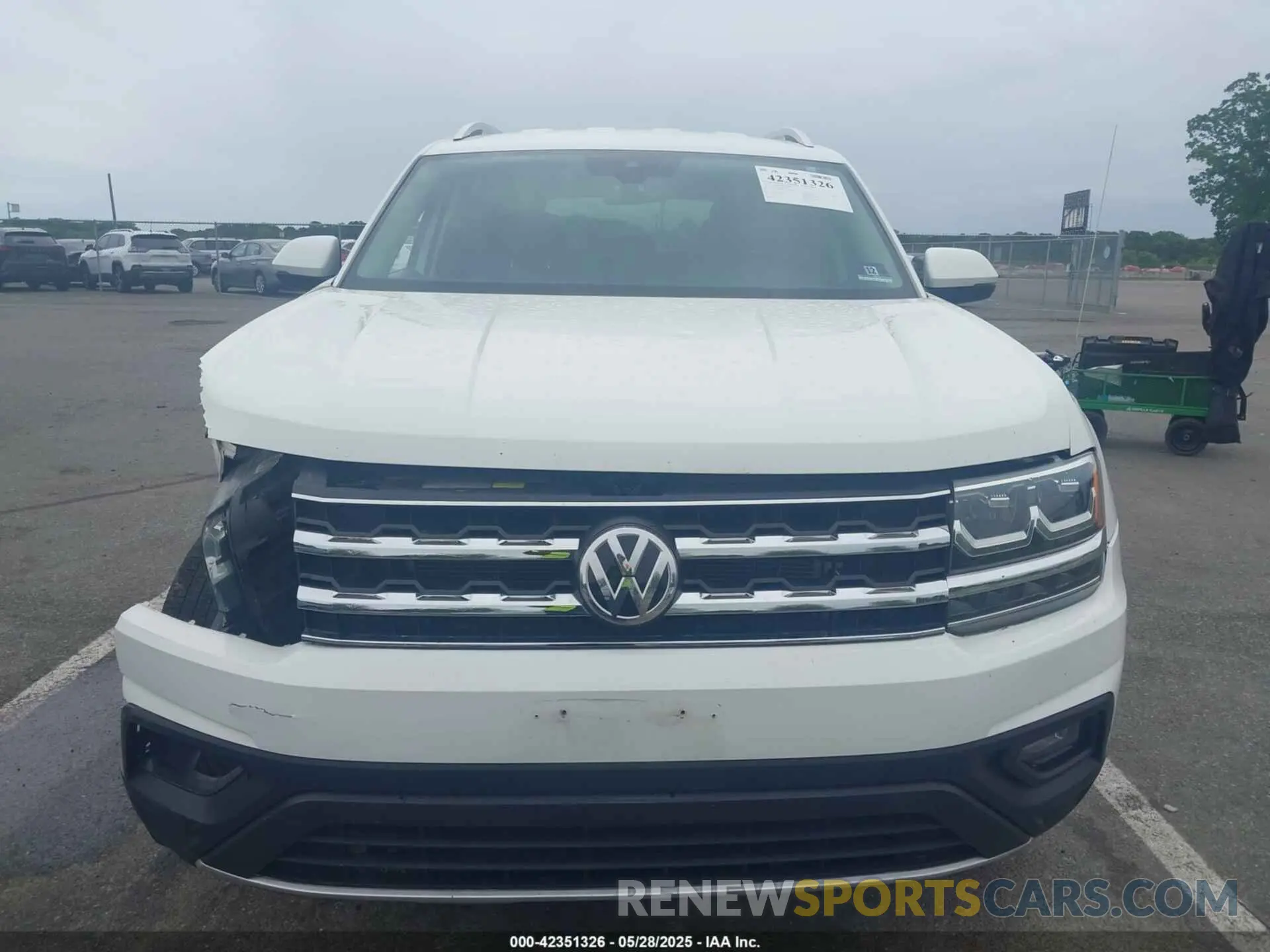 12 Photograph of a damaged car 1V2UR2CA0KC534378 VOLKSWAGEN ATLAS 2019