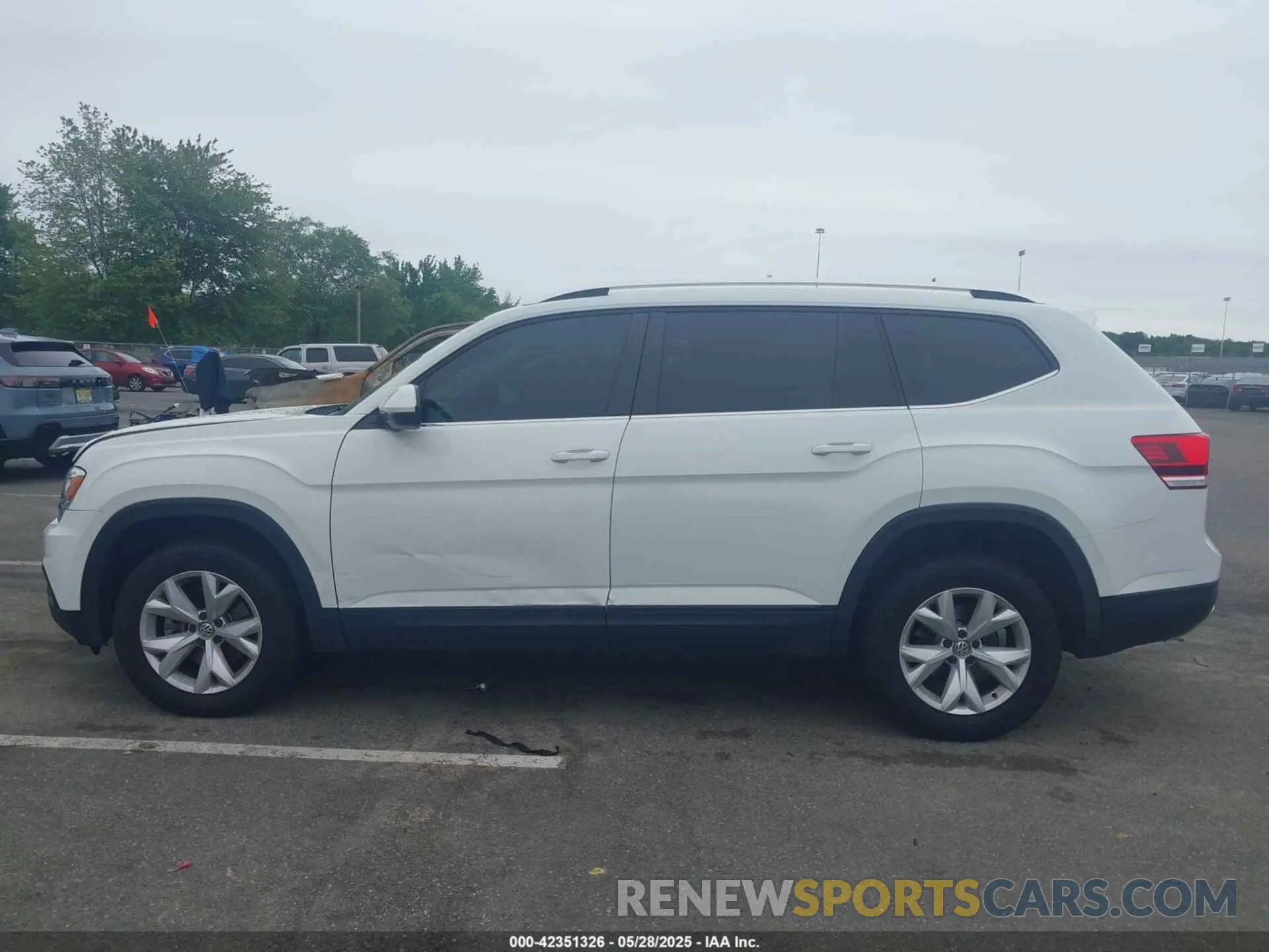 14 Photograph of a damaged car 1V2UR2CA0KC534378 VOLKSWAGEN ATLAS 2019