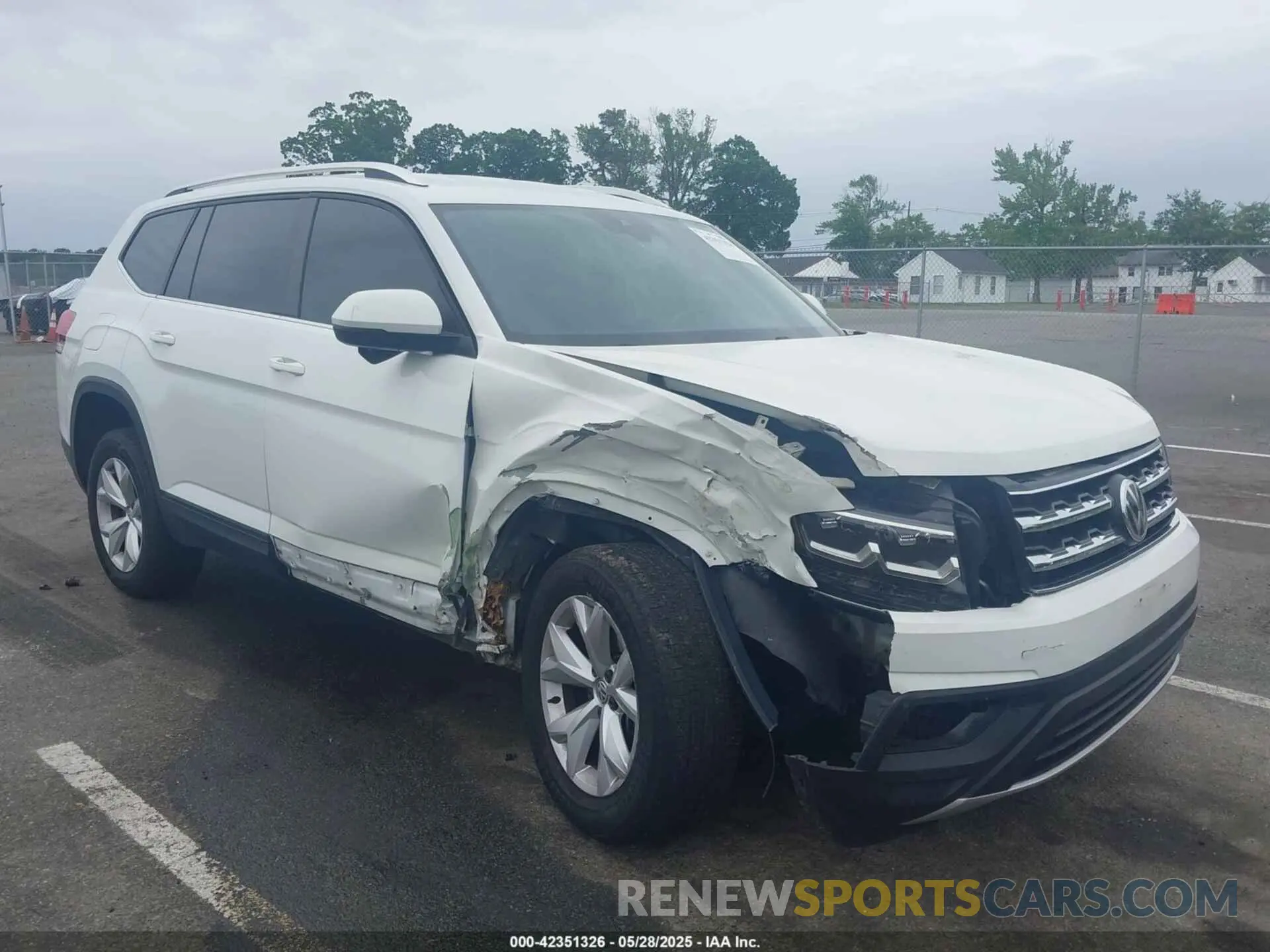6 Photograph of a damaged car 1V2UR2CA0KC534378 VOLKSWAGEN ATLAS 2019