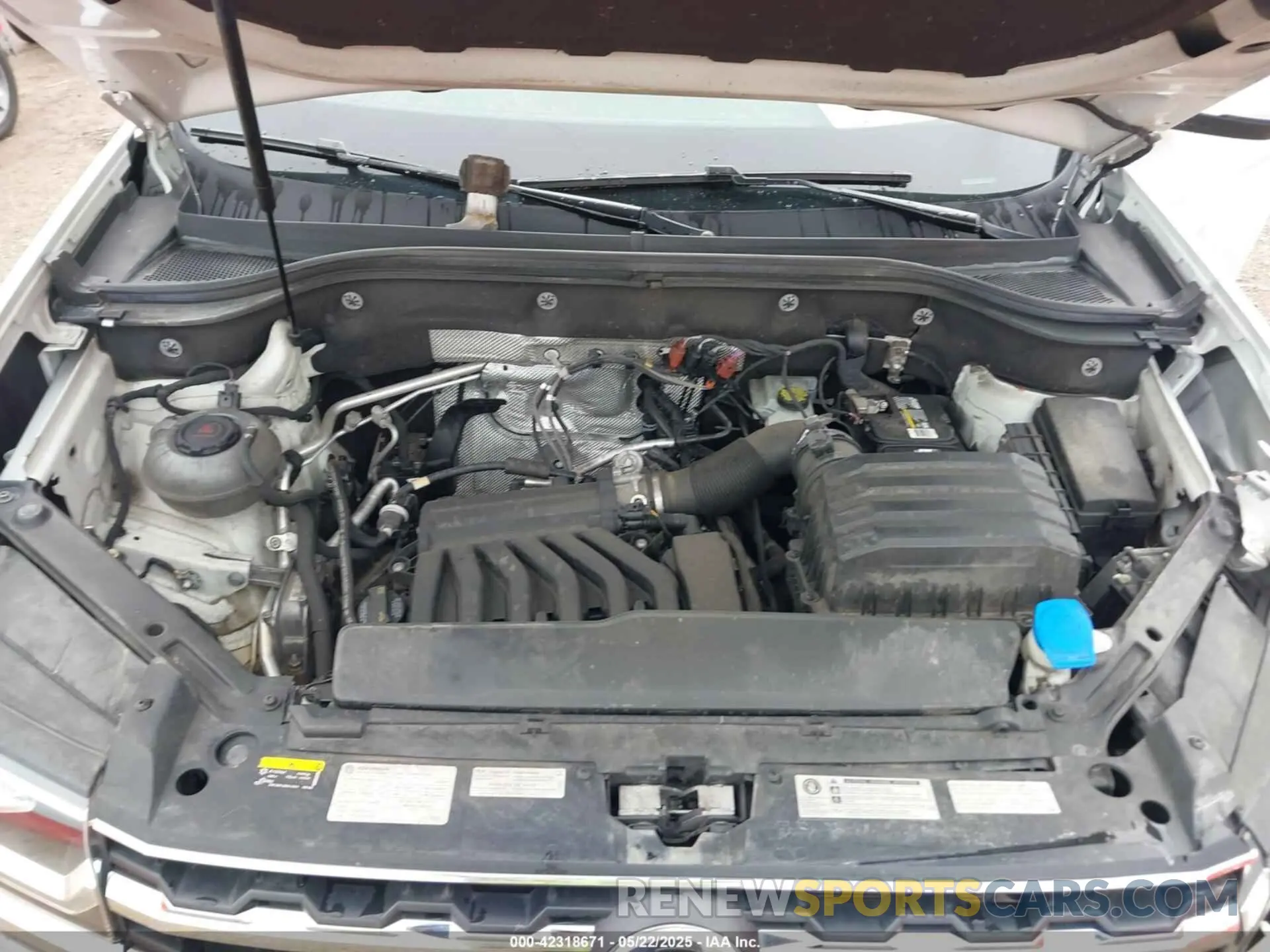 10 Photograph of a damaged car 1V2UR2CA0KC560799 VOLKSWAGEN ATLAS 2019