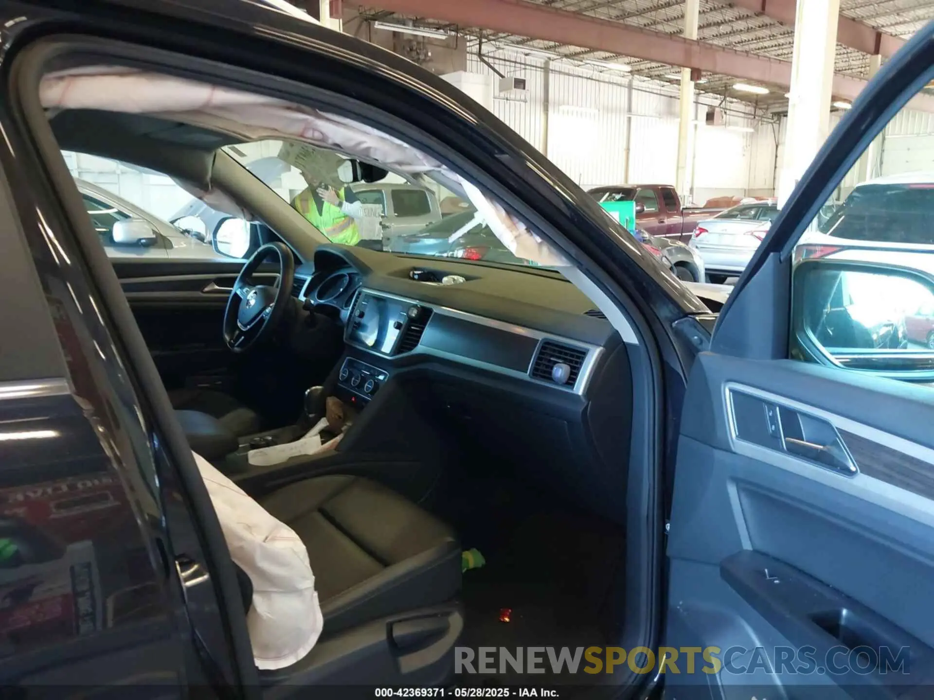 5 Фотография поврежденного автомобиля 1V2UR2CA2KC515962 VOLKSWAGEN ATLAS 2019