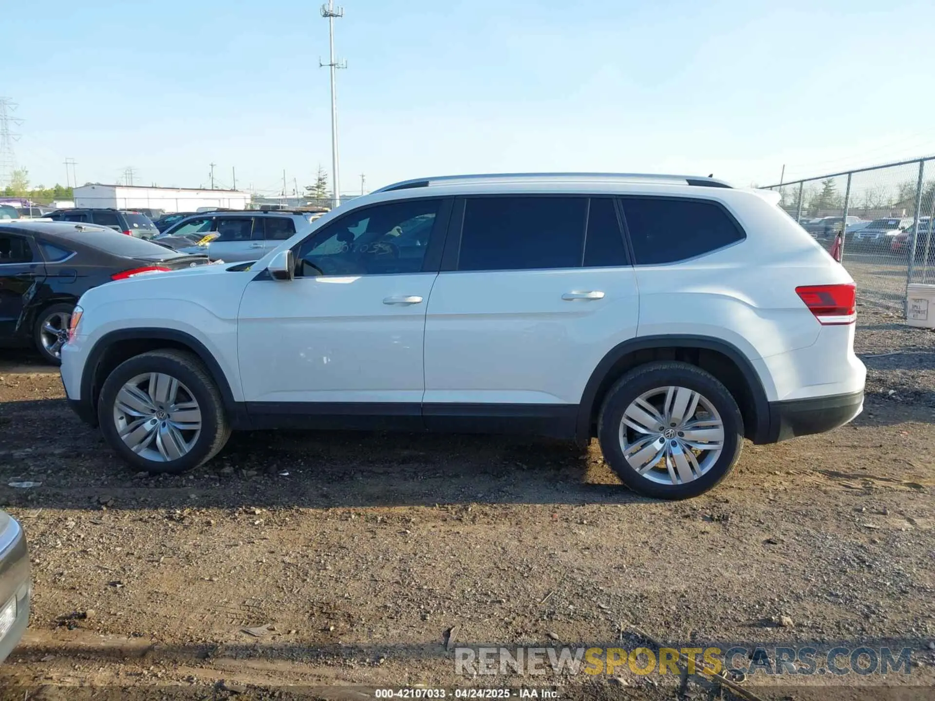 14 Photograph of a damaged car 1V2UR2CA2KC526301 VOLKSWAGEN ATLAS 2019