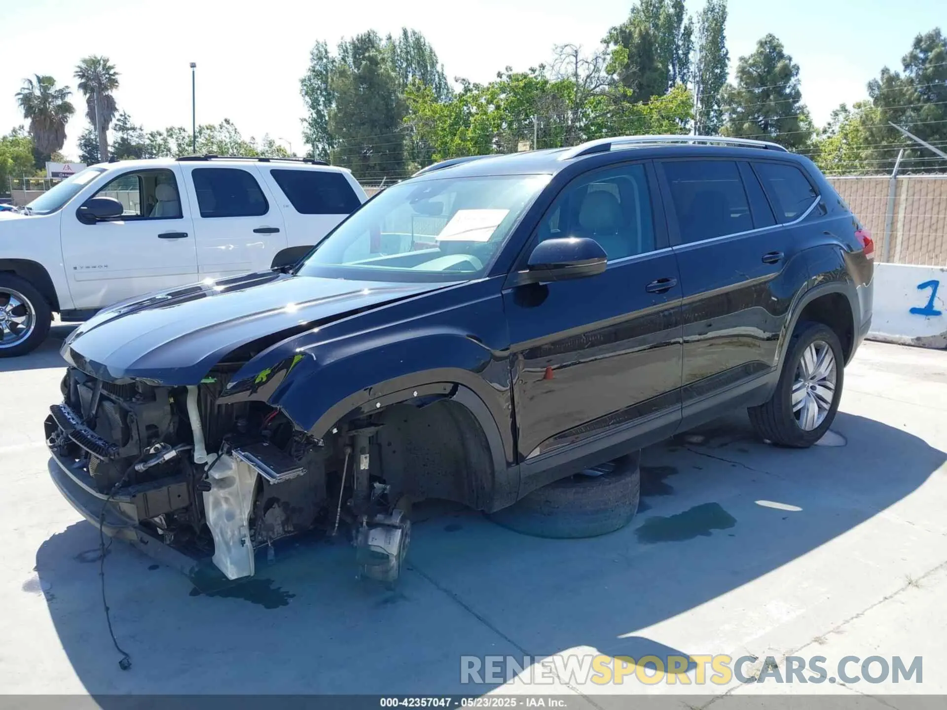 2 Фотография поврежденного автомобиля 1V2UR2CA2KC528291 VOLKSWAGEN ATLAS 2019