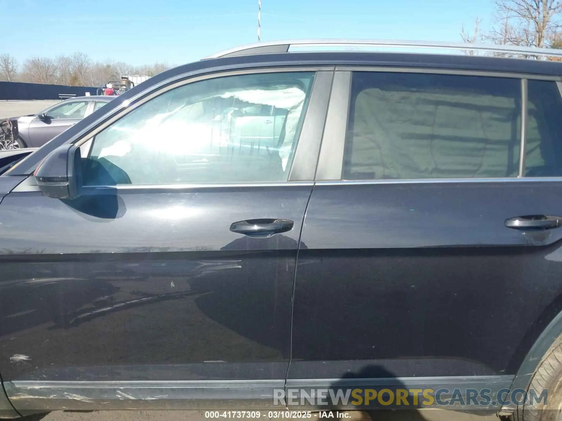 14 Photograph of a damaged car 1V2UR2CA2KC549769 VOLKSWAGEN ATLAS 2019