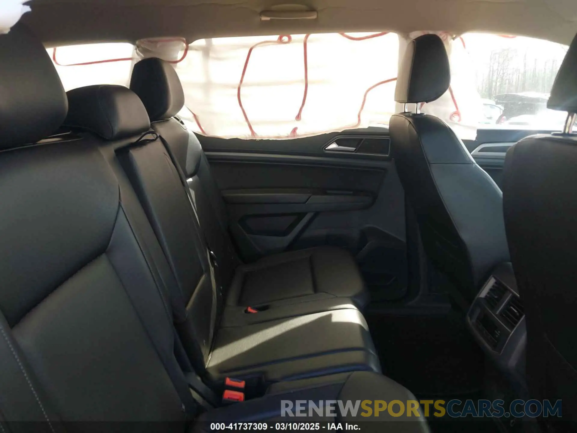 8 Photograph of a damaged car 1V2UR2CA2KC549769 VOLKSWAGEN ATLAS 2019
