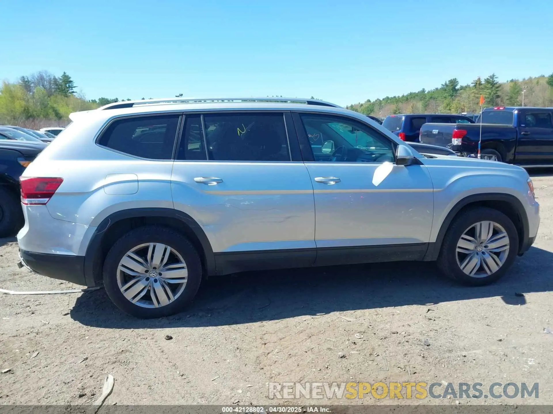 14 Photograph of a damaged car 1V2UR2CA2KC554552 VOLKSWAGEN ATLAS 2019