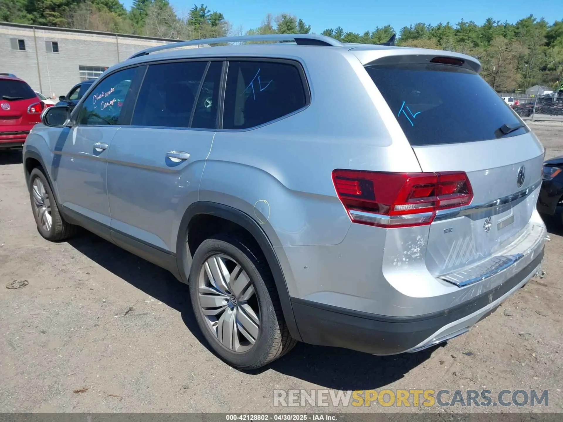 3 Photograph of a damaged car 1V2UR2CA2KC554552 VOLKSWAGEN ATLAS 2019