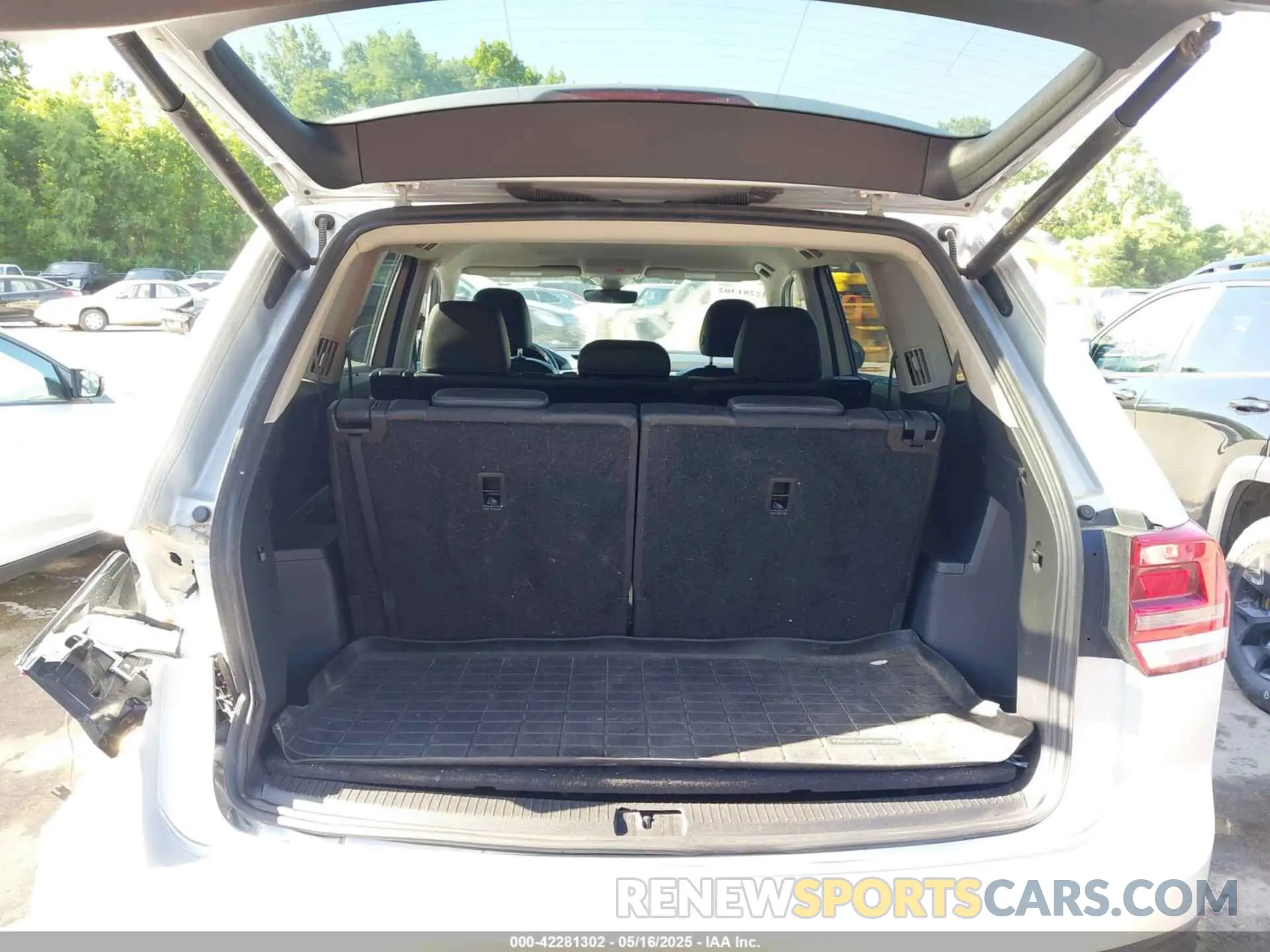 18 Фотография поврежденного автомобиля 1V2UR2CA2KC557449 VOLKSWAGEN ATLAS 2019