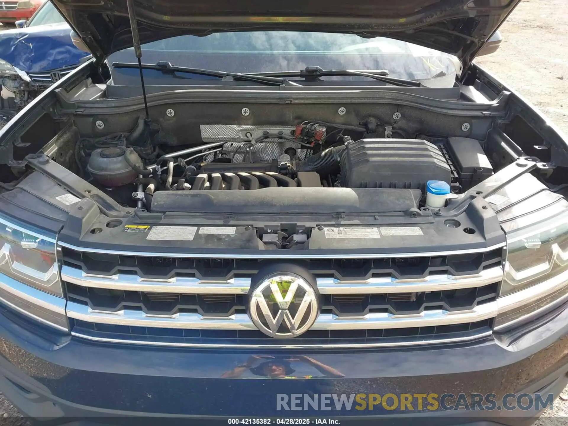 10 Photograph of a damaged car 1V2UR2CA3KC613611 VOLKSWAGEN ATLAS 2019