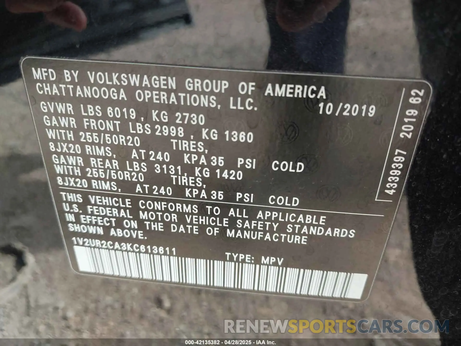 9 Photograph of a damaged car 1V2UR2CA3KC613611 VOLKSWAGEN ATLAS 2019