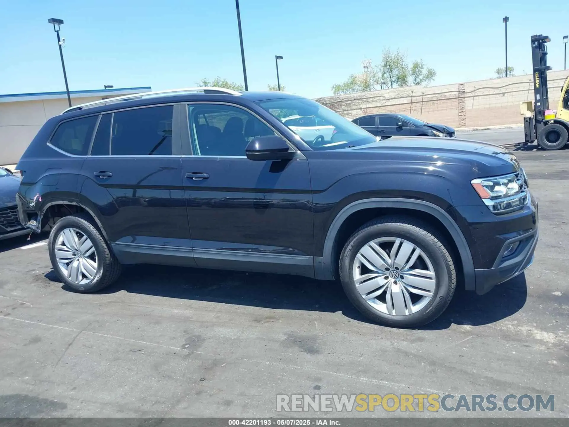 14 Photograph of a damaged car 1V2UR2CA3KC613656 VOLKSWAGEN ATLAS 2019