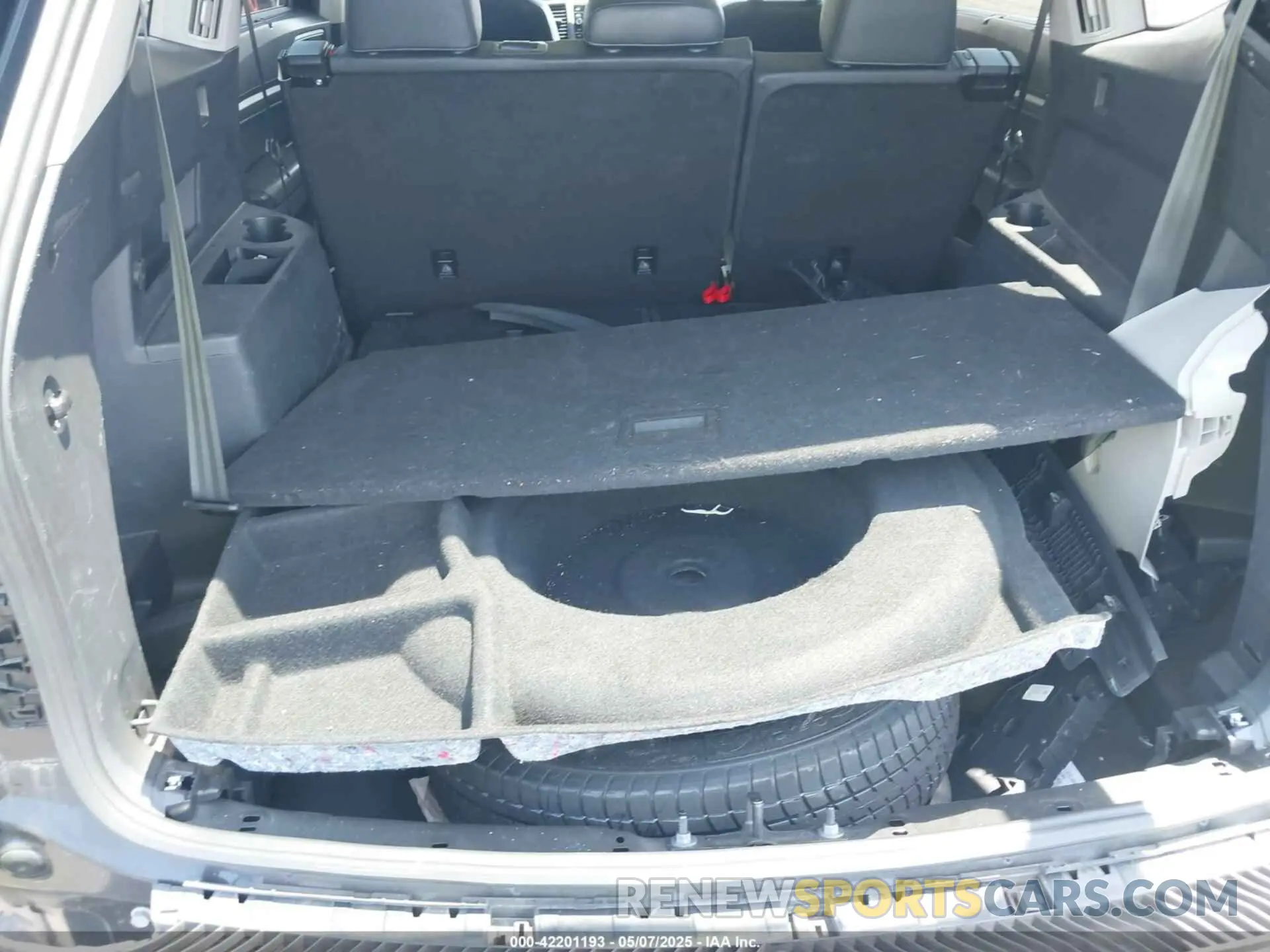 18 Photograph of a damaged car 1V2UR2CA3KC613656 VOLKSWAGEN ATLAS 2019