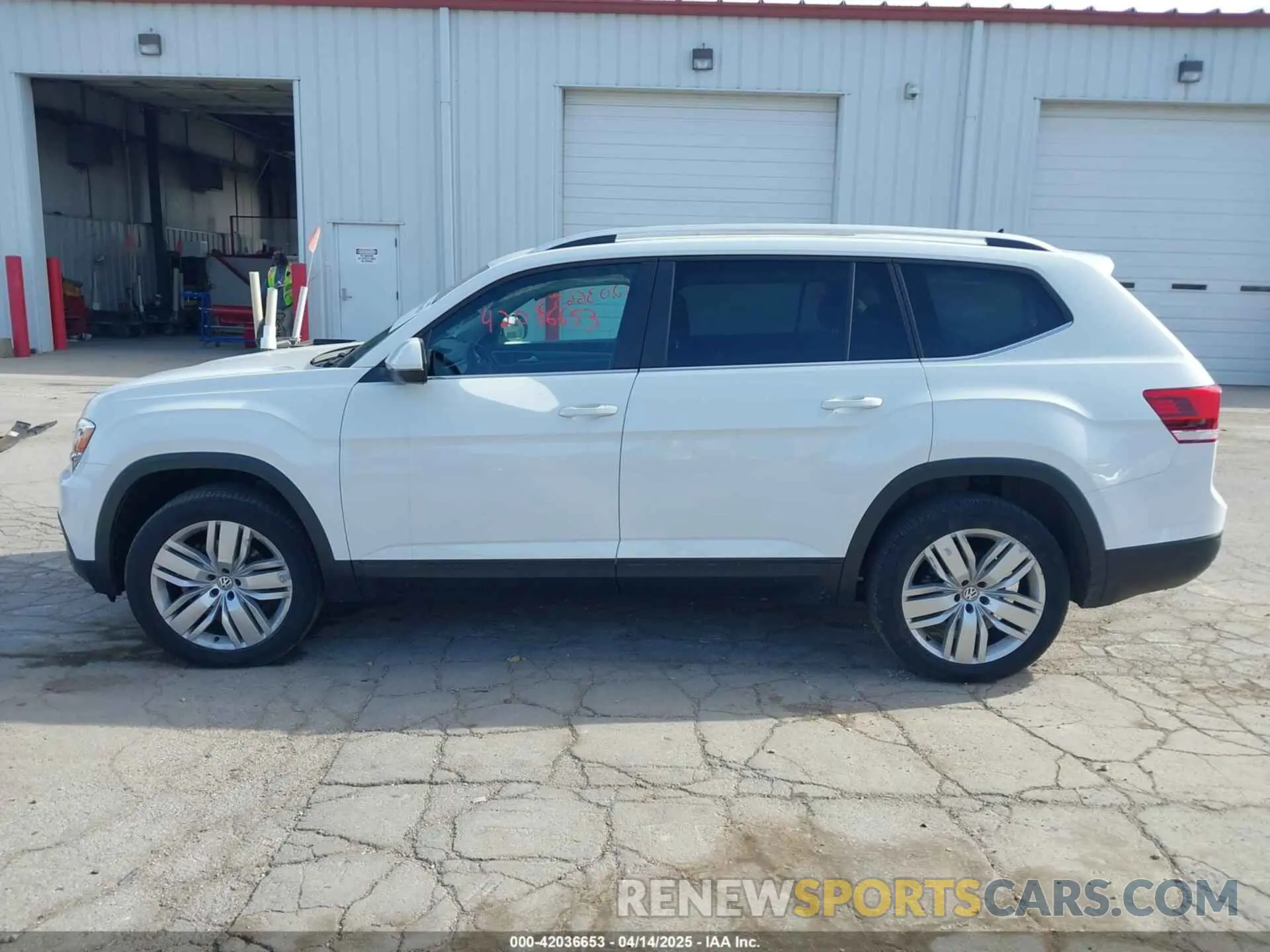 15 Photograph of a damaged car 1V2UR2CA3KC613804 VOLKSWAGEN ATLAS 2019