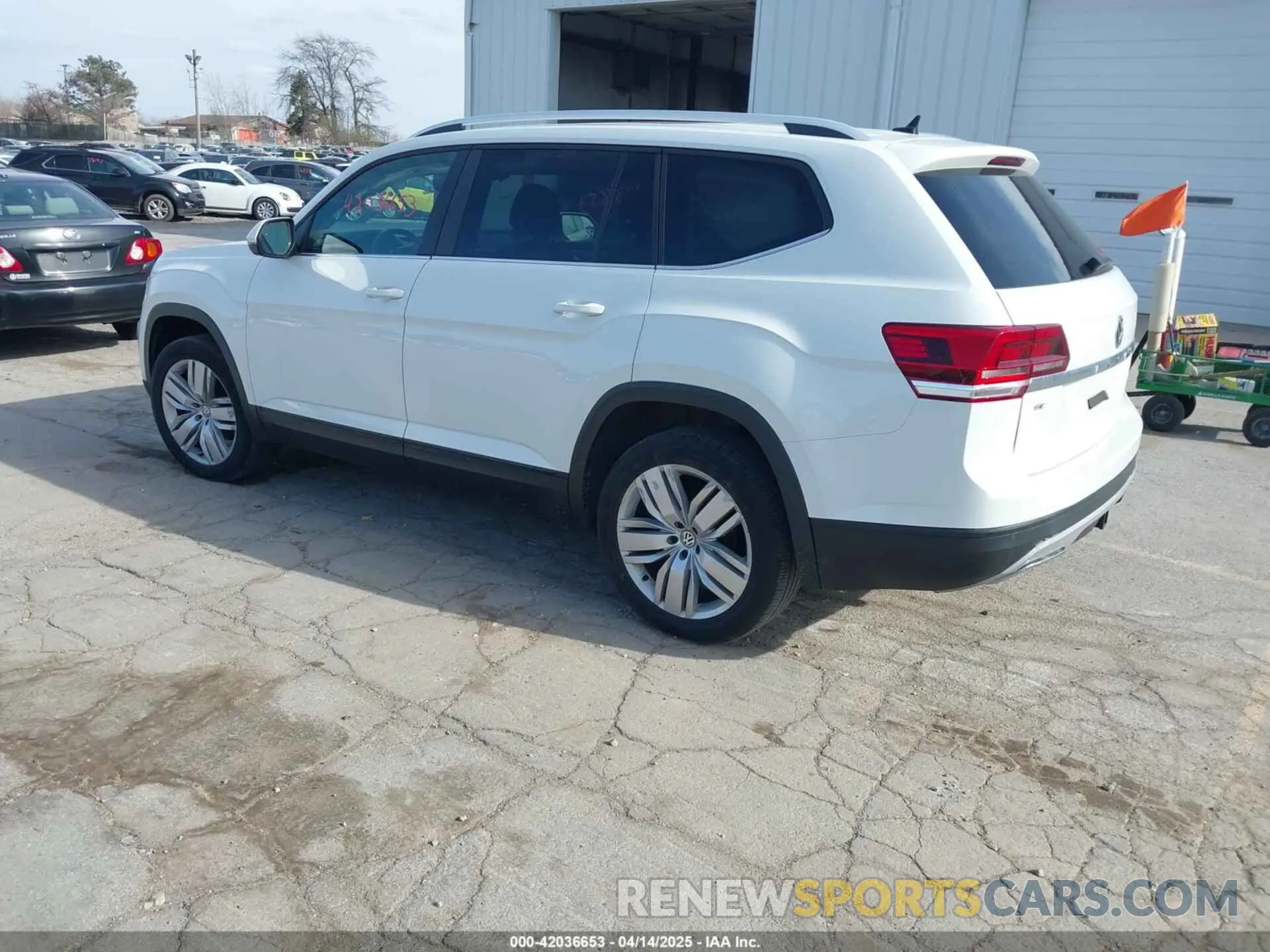 3 Photograph of a damaged car 1V2UR2CA3KC613804 VOLKSWAGEN ATLAS 2019