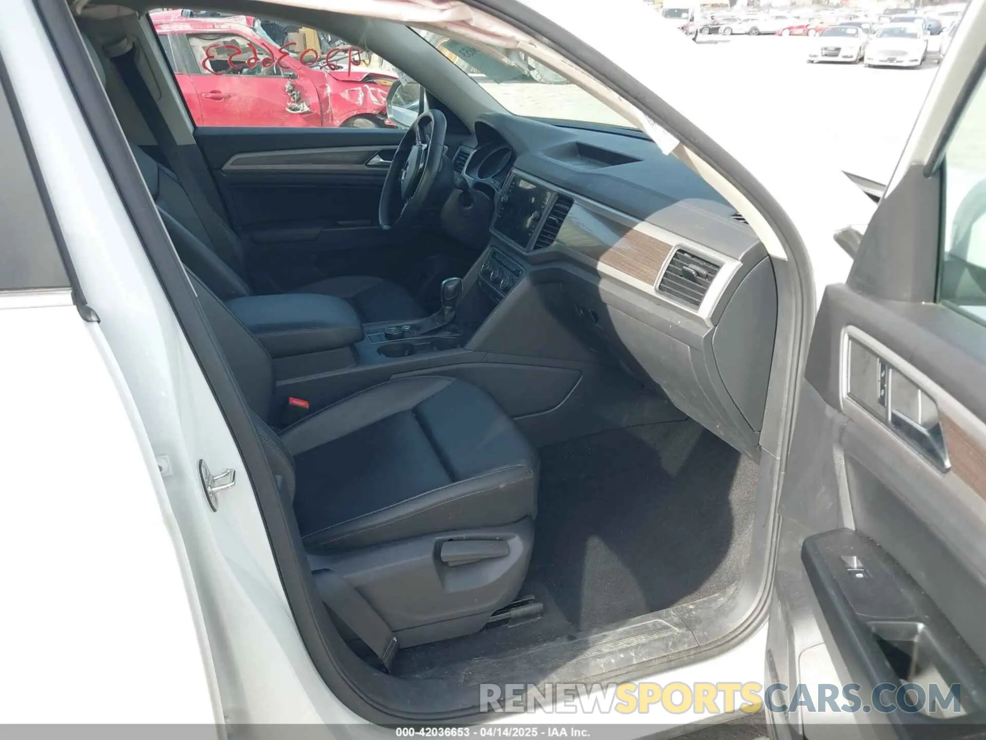 5 Photograph of a damaged car 1V2UR2CA3KC613804 VOLKSWAGEN ATLAS 2019