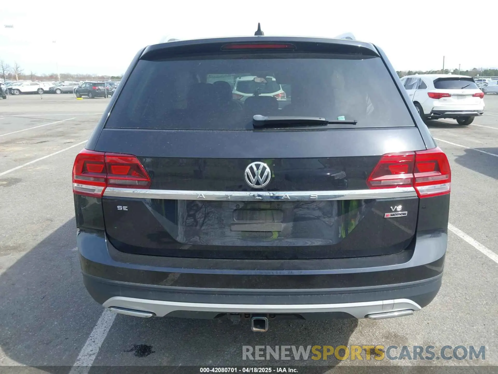 16 Photograph of a damaged car 1V2UR2CA4KC616890 VOLKSWAGEN ATLAS 2019