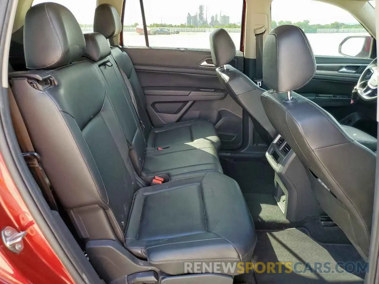 11 Photograph of a damaged car 1V2UR2CA5KC521982 VOLKSWAGEN ATLAS 2019