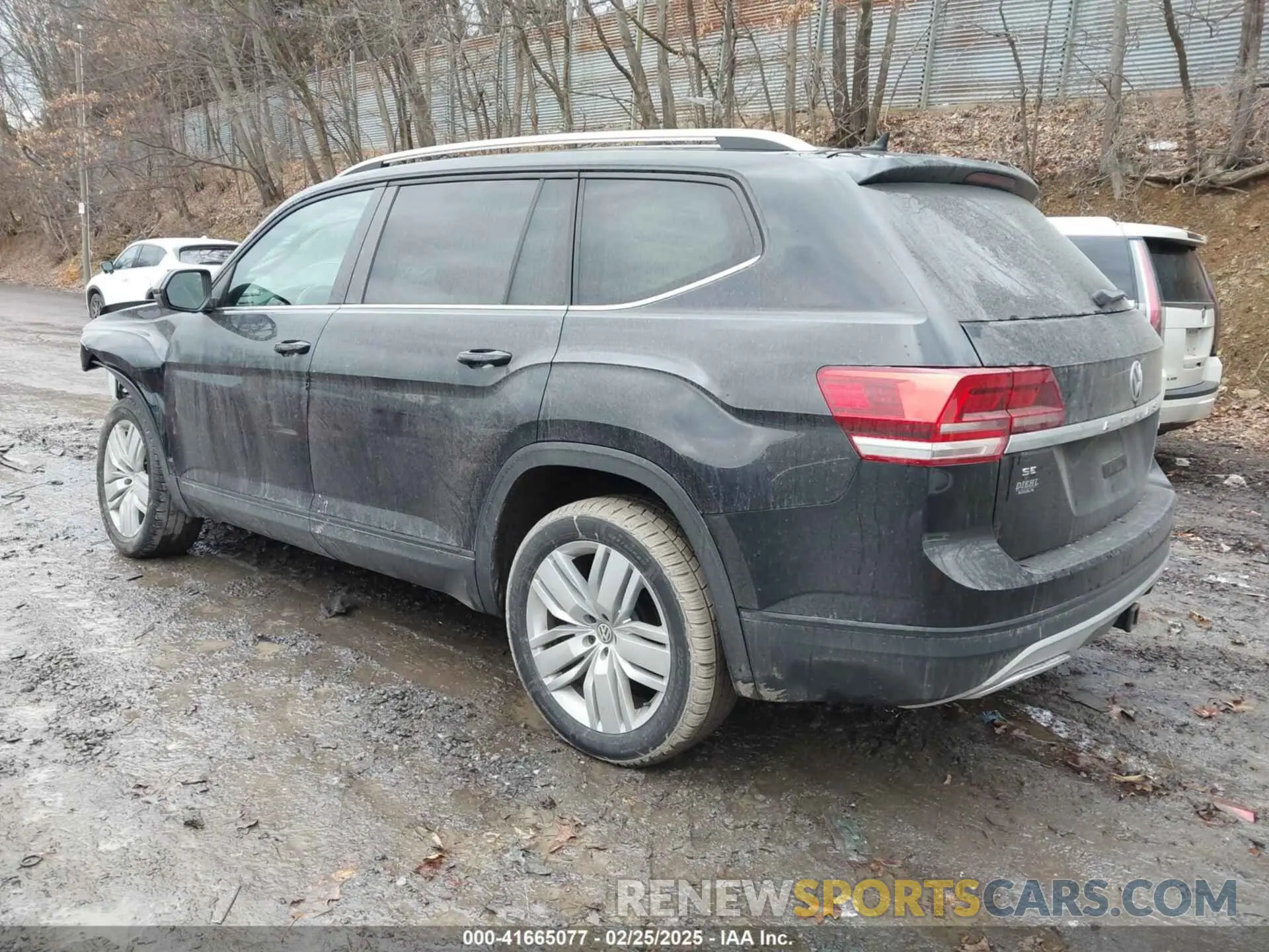 3 Photograph of a damaged car 1V2UR2CA5KC532996 VOLKSWAGEN ATLAS 2019