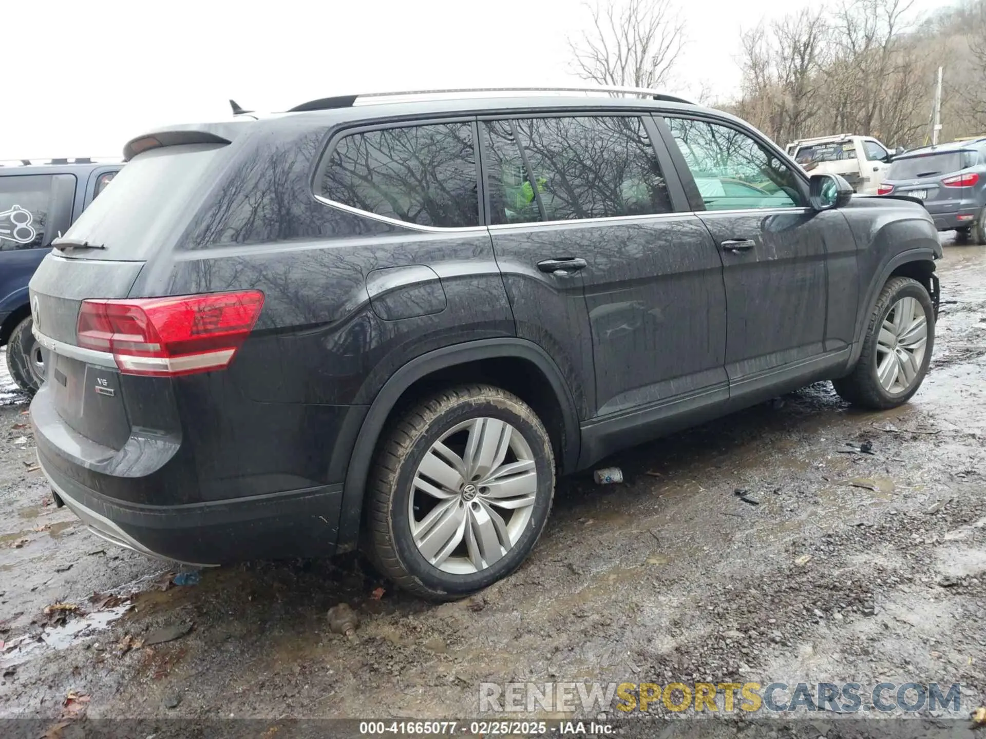 4 Photograph of a damaged car 1V2UR2CA5KC532996 VOLKSWAGEN ATLAS 2019