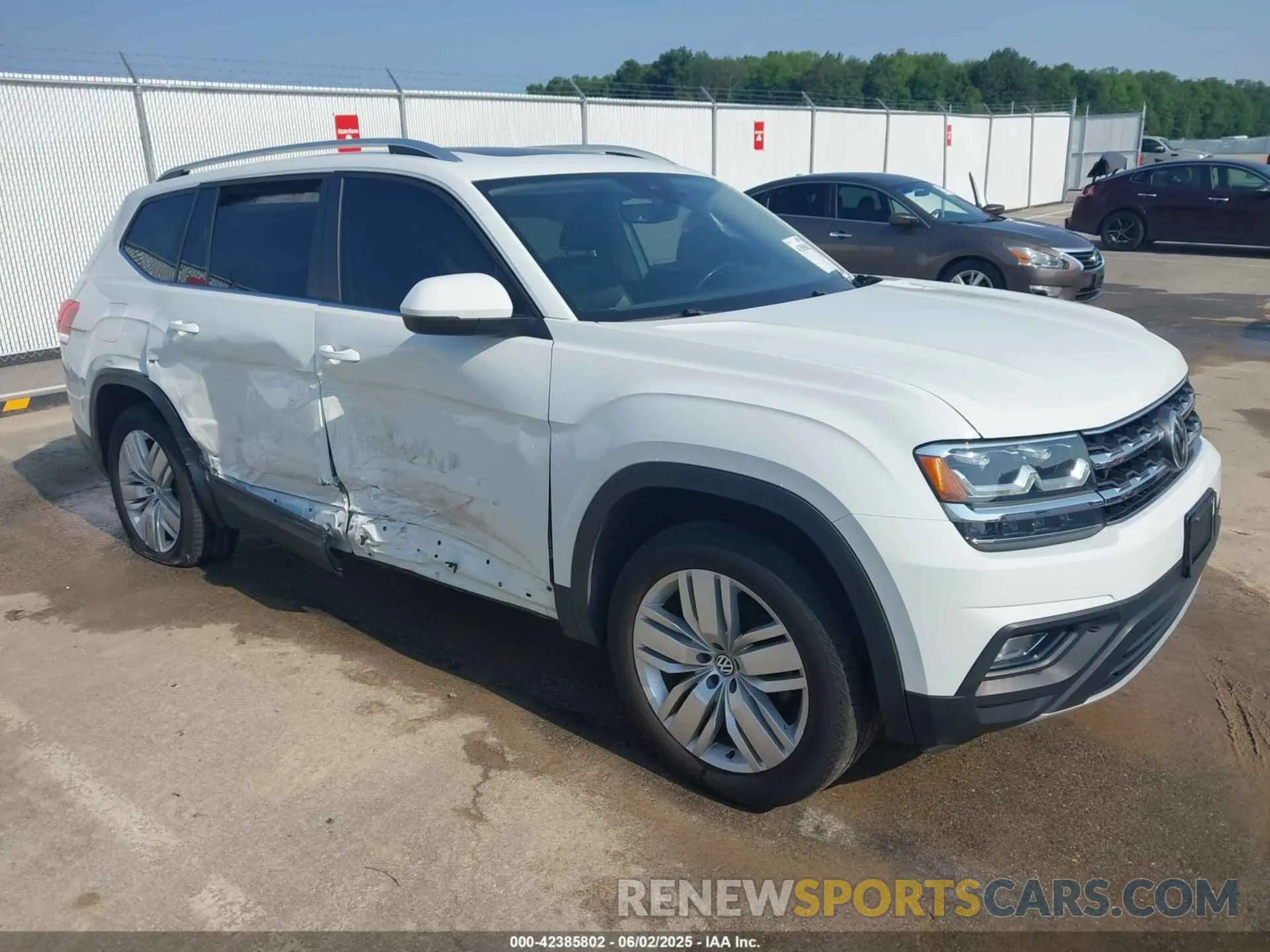 1 Photograph of a damaged car 1V2UR2CA6KC549094 VOLKSWAGEN ATLAS 2019