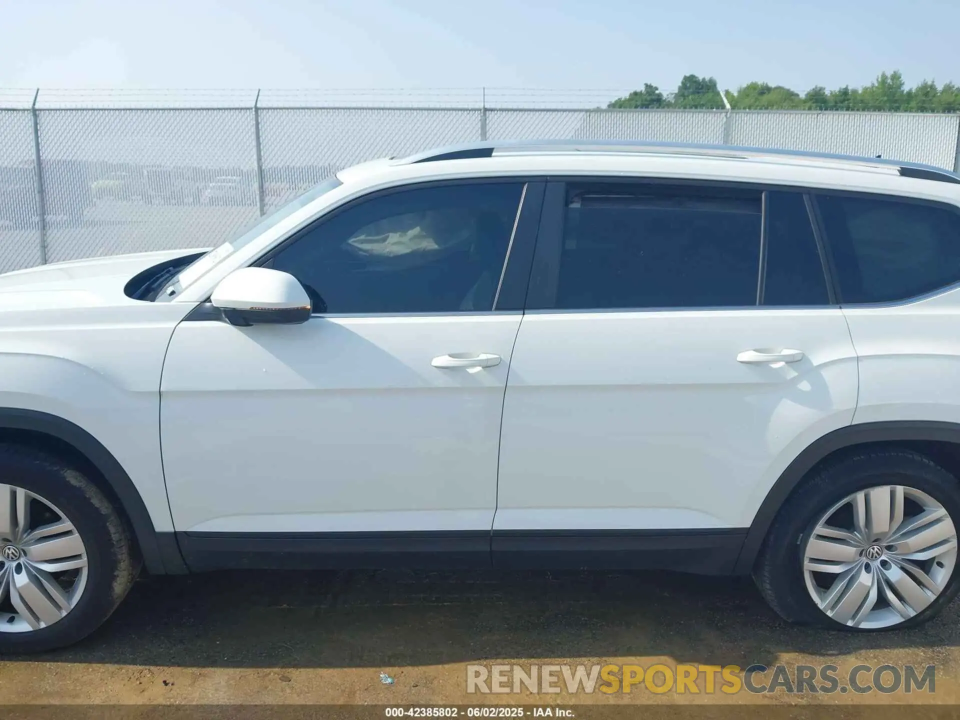 14 Photograph of a damaged car 1V2UR2CA6KC549094 VOLKSWAGEN ATLAS 2019