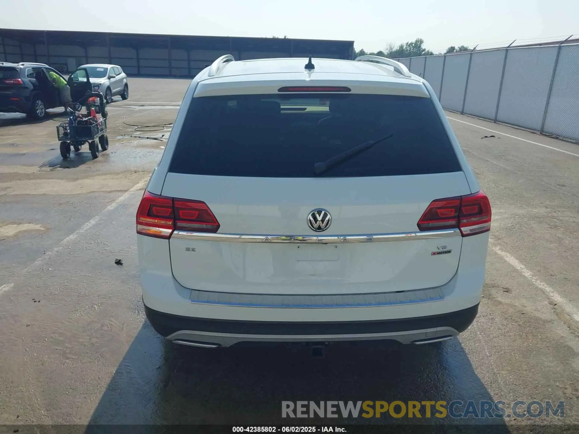 16 Photograph of a damaged car 1V2UR2CA6KC549094 VOLKSWAGEN ATLAS 2019
