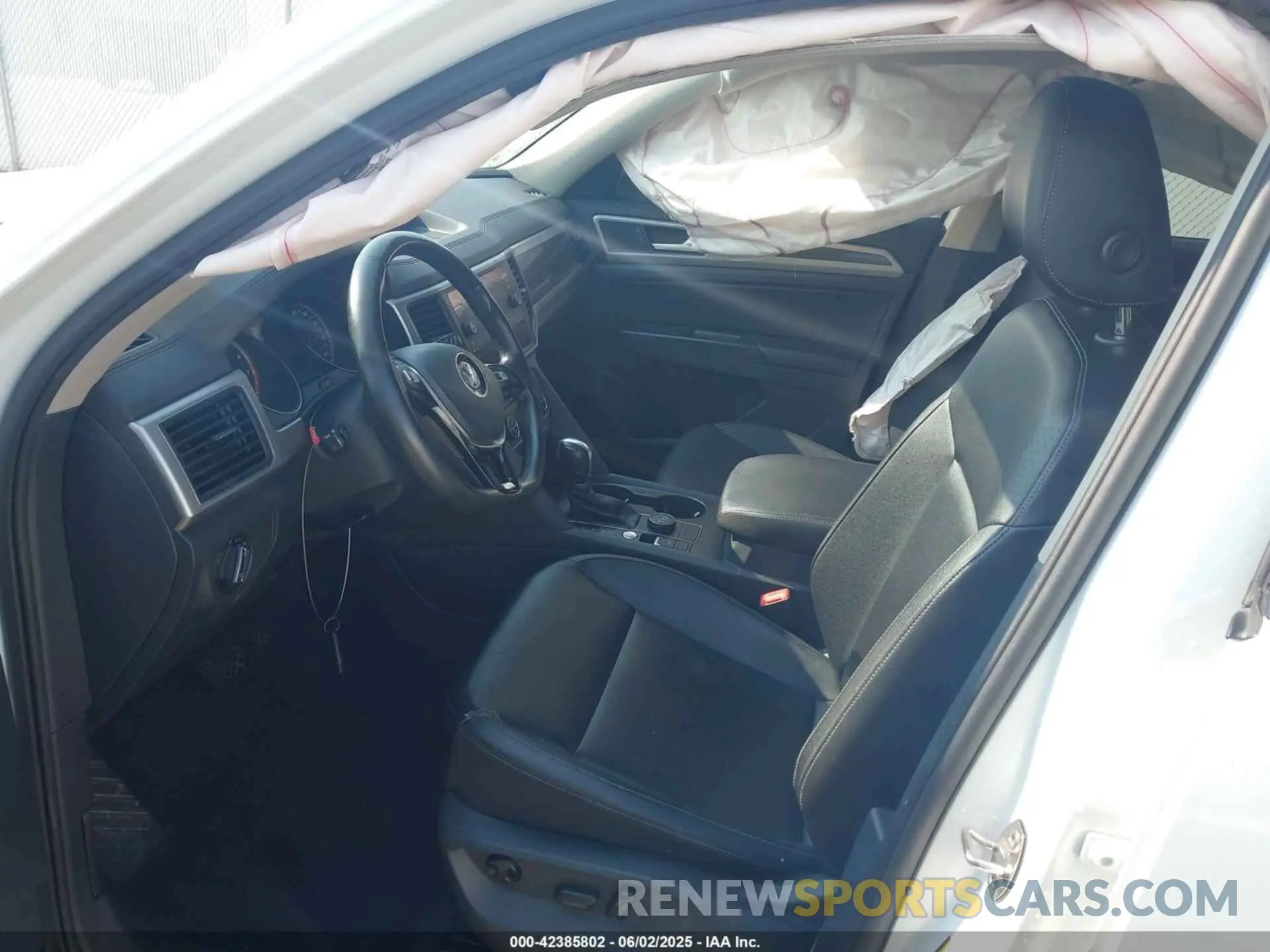 5 Photograph of a damaged car 1V2UR2CA6KC549094 VOLKSWAGEN ATLAS 2019