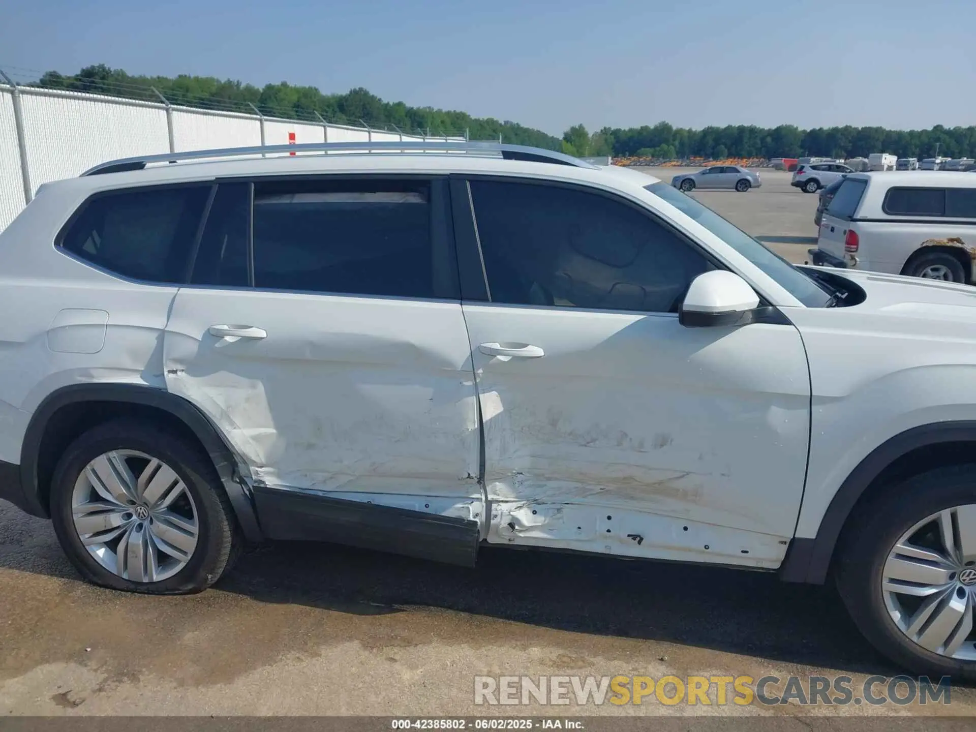 6 Photograph of a damaged car 1V2UR2CA6KC549094 VOLKSWAGEN ATLAS 2019