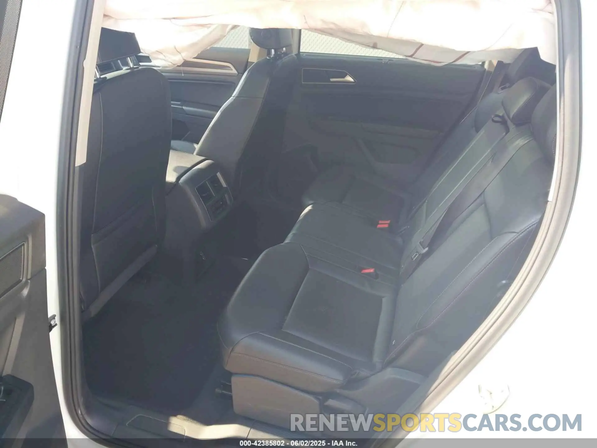 8 Photograph of a damaged car 1V2UR2CA6KC549094 VOLKSWAGEN ATLAS 2019
