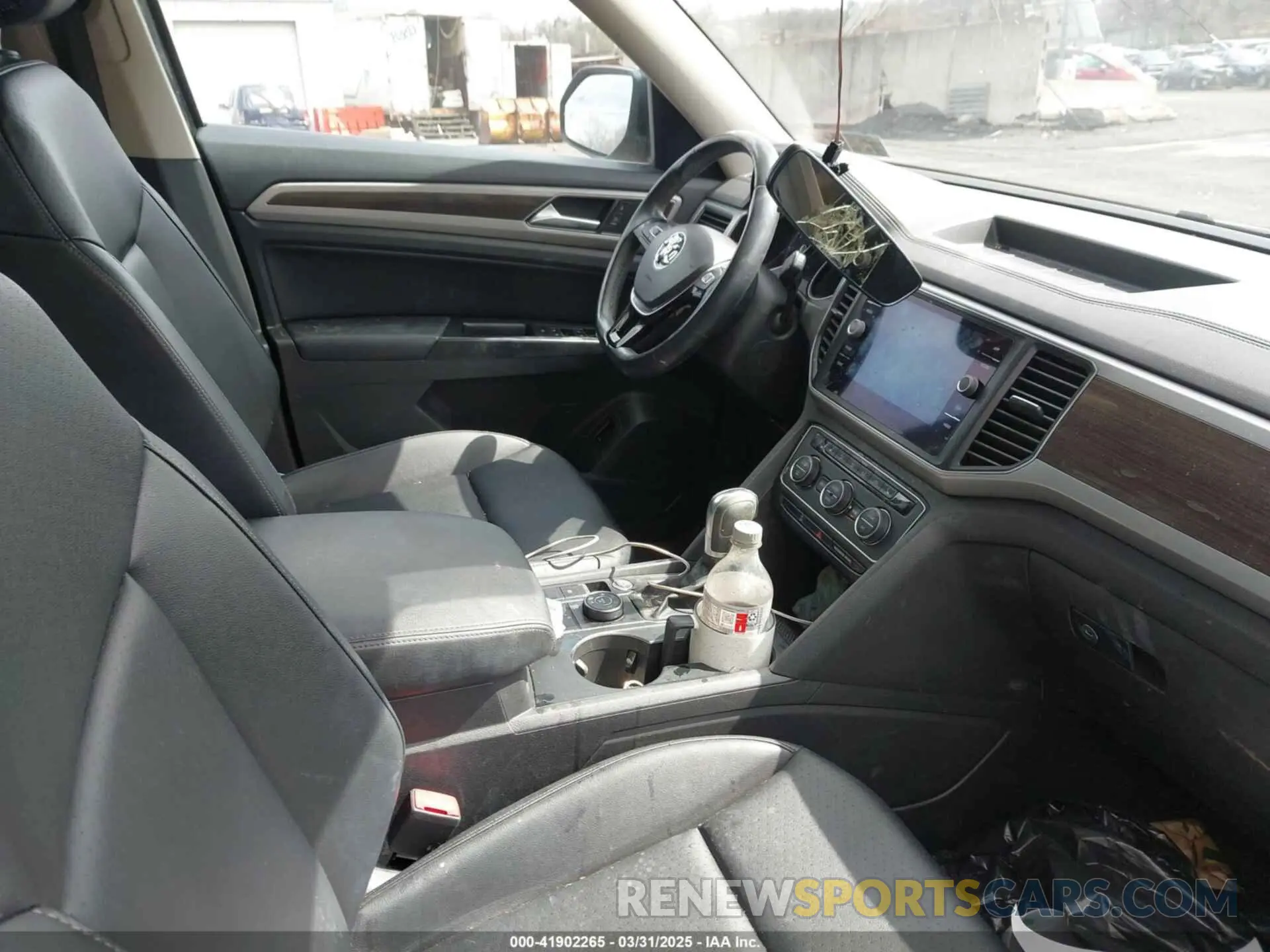 5 Photograph of a damaged car 1V2UR2CA6KC580992 VOLKSWAGEN ATLAS 2019