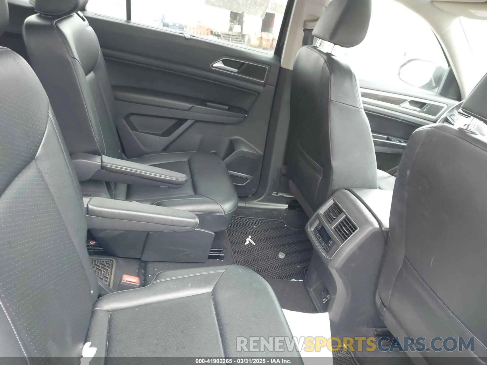 8 Photograph of a damaged car 1V2UR2CA6KC580992 VOLKSWAGEN ATLAS 2019
