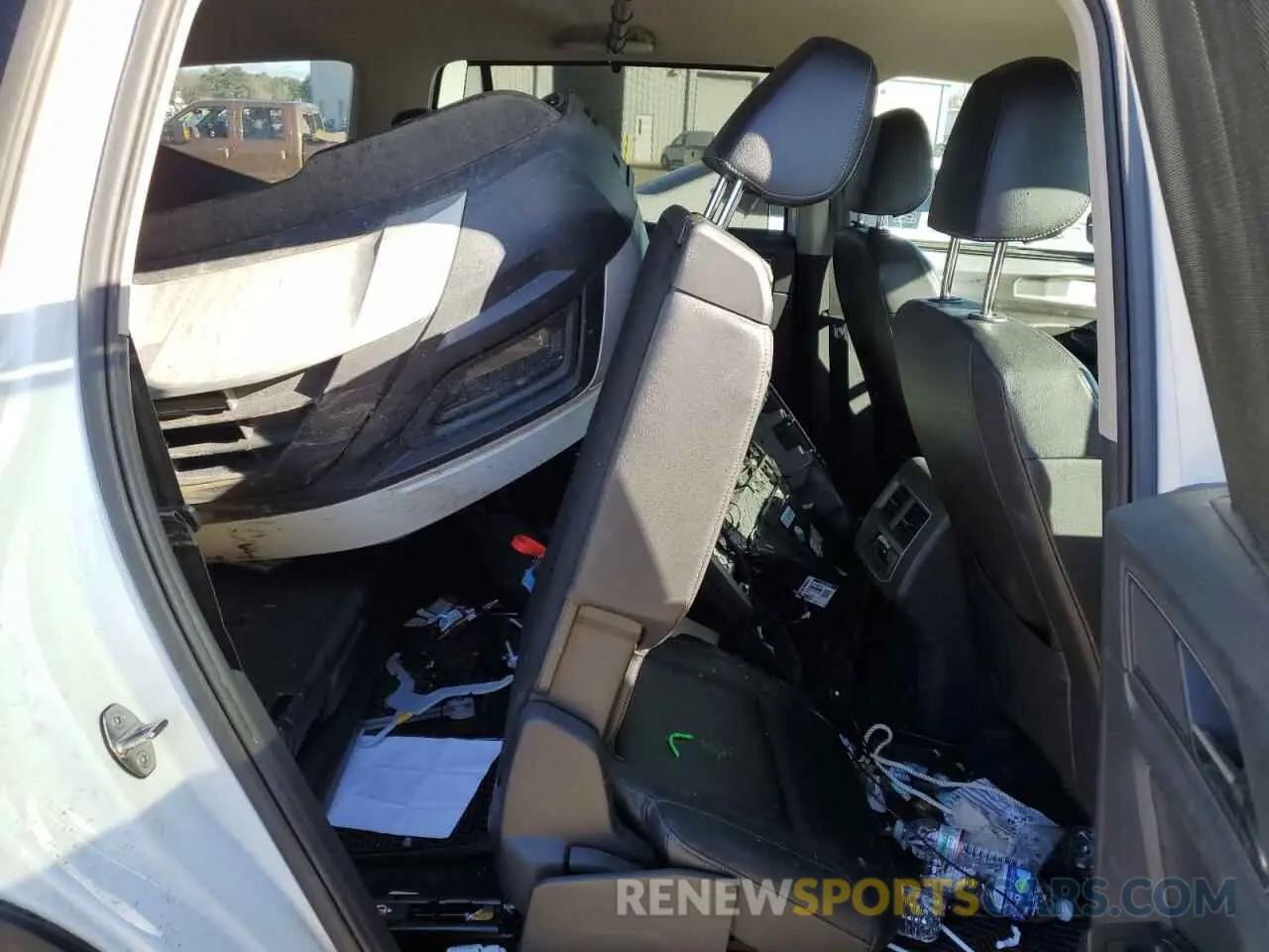11 Photograph of a damaged car 1V2UR2CA7KC531638 VOLKSWAGEN ATLAS 2019