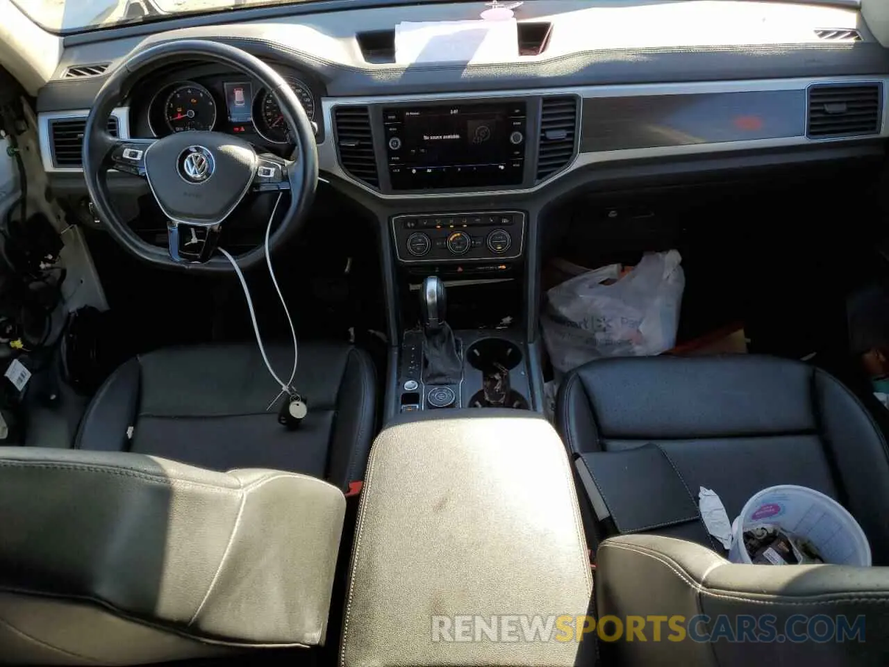 8 Photograph of a damaged car 1V2UR2CA7KC531638 VOLKSWAGEN ATLAS 2019