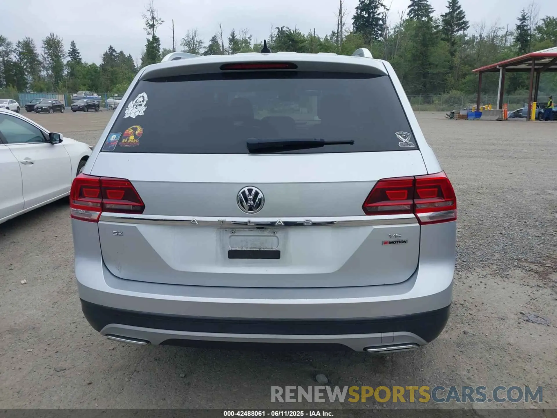 16 Photograph of a damaged car 1V2UR2CA7KC559844 VOLKSWAGEN ATLAS 2019