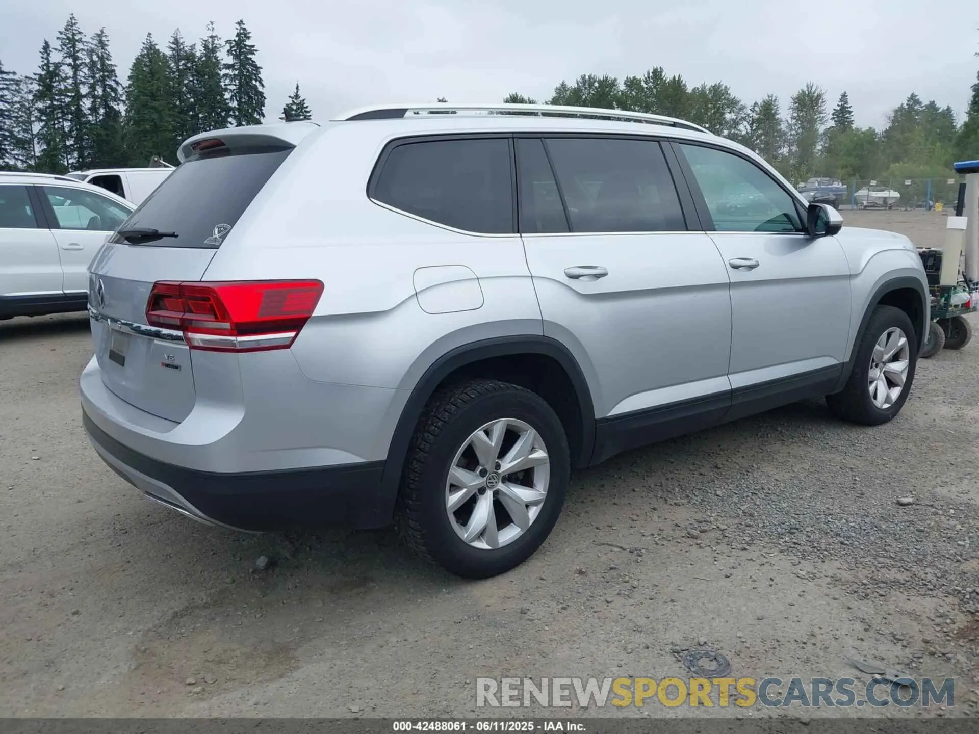4 Photograph of a damaged car 1V2UR2CA7KC559844 VOLKSWAGEN ATLAS 2019