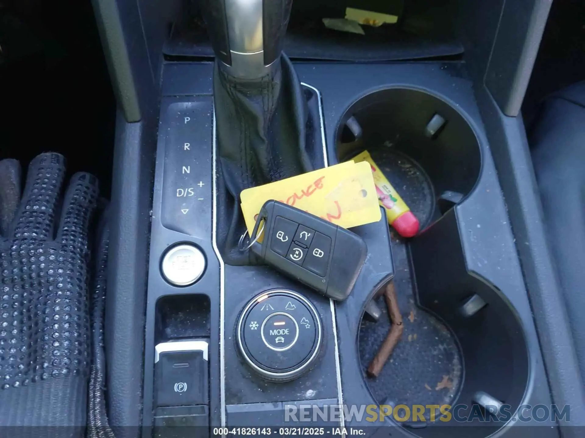 11 Photograph of a damaged car 1V2UR2CA9KC556024 VOLKSWAGEN ATLAS 2019