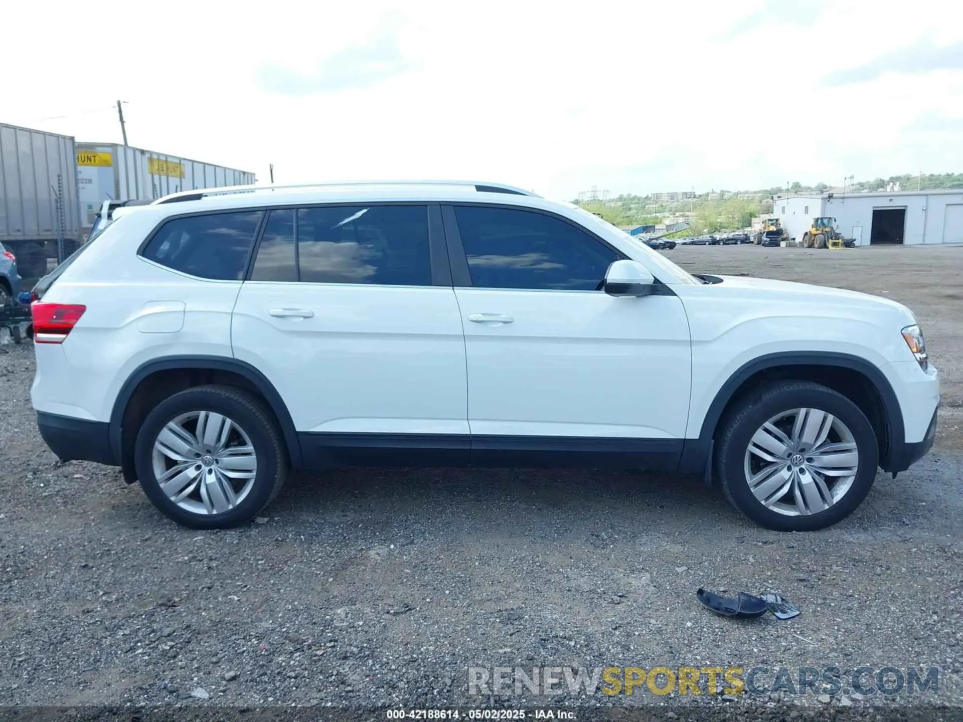 12 Photograph of a damaged car 1V2UR2CAXKC539779 VOLKSWAGEN ATLAS 2019