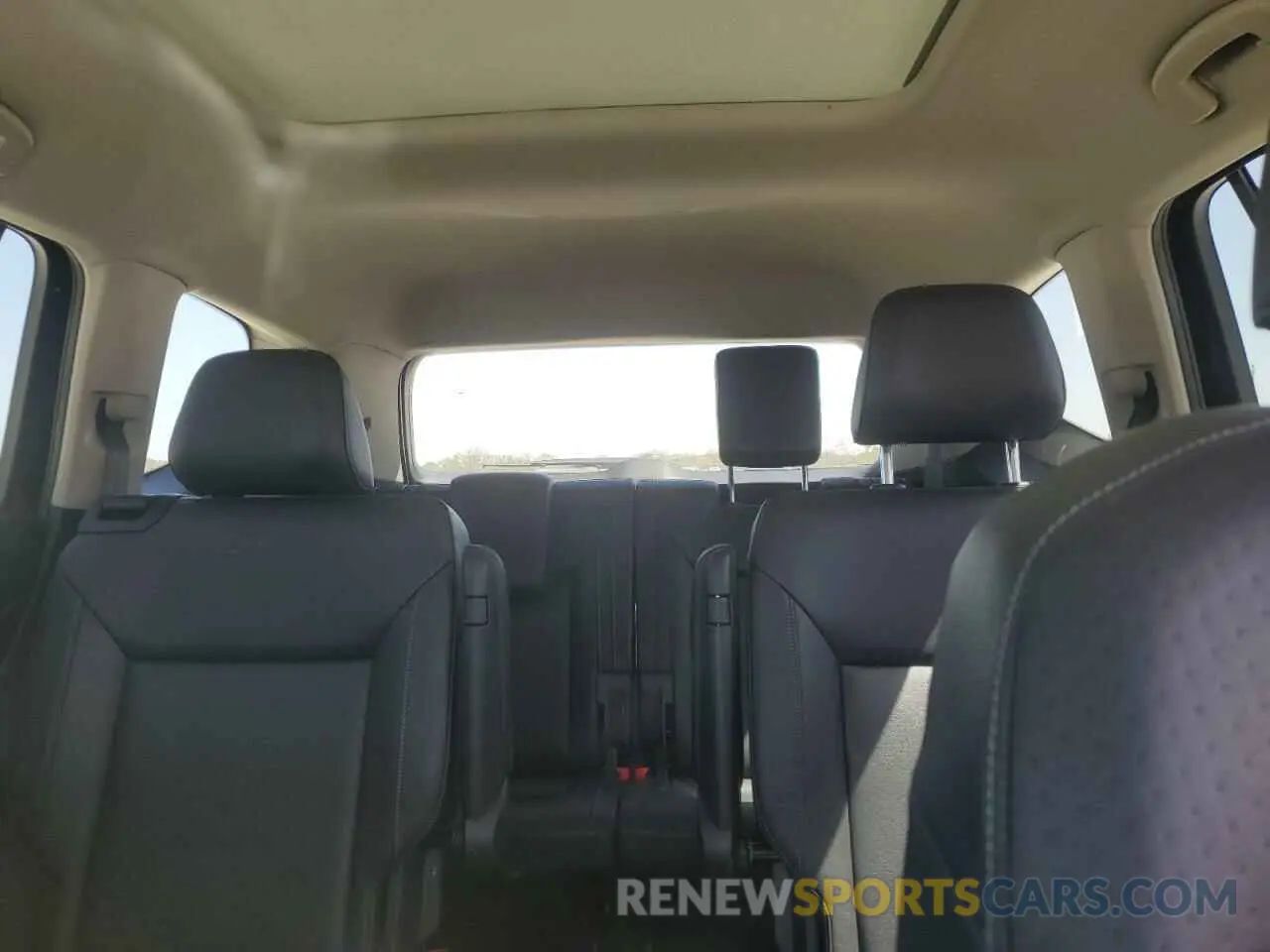 10 Photograph of a damaged car 1V2WP2CA8KC571144 VOLKSWAGEN ATLAS 2019