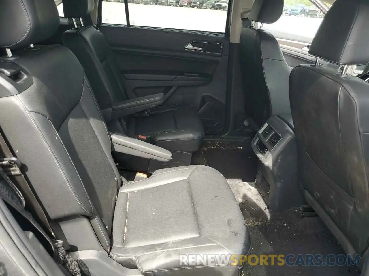 11 Photograph of a damaged car 1V2WR2CA0KC591088 VOLKSWAGEN ATLAS 2019