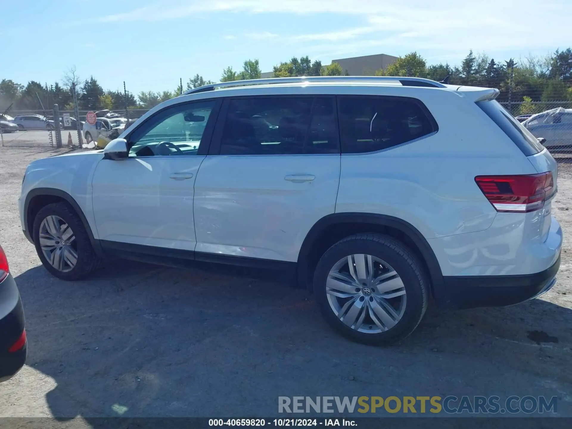 14 Photograph of a damaged car 1V2WR2CA1KC545124 VOLKSWAGEN ATLAS 2019