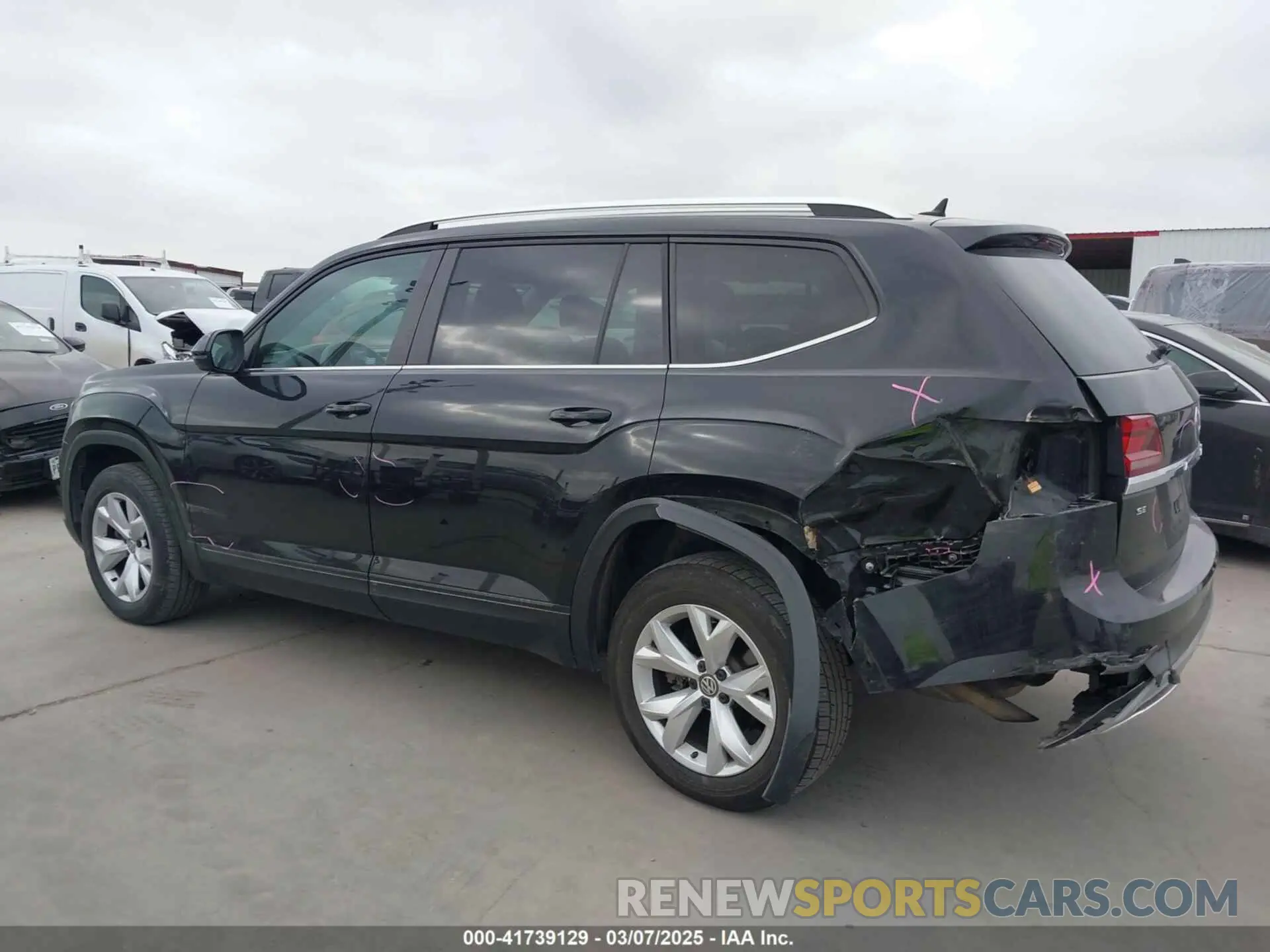 14 Photograph of a damaged car 1V2WR2CA1KC560593 VOLKSWAGEN ATLAS 2019