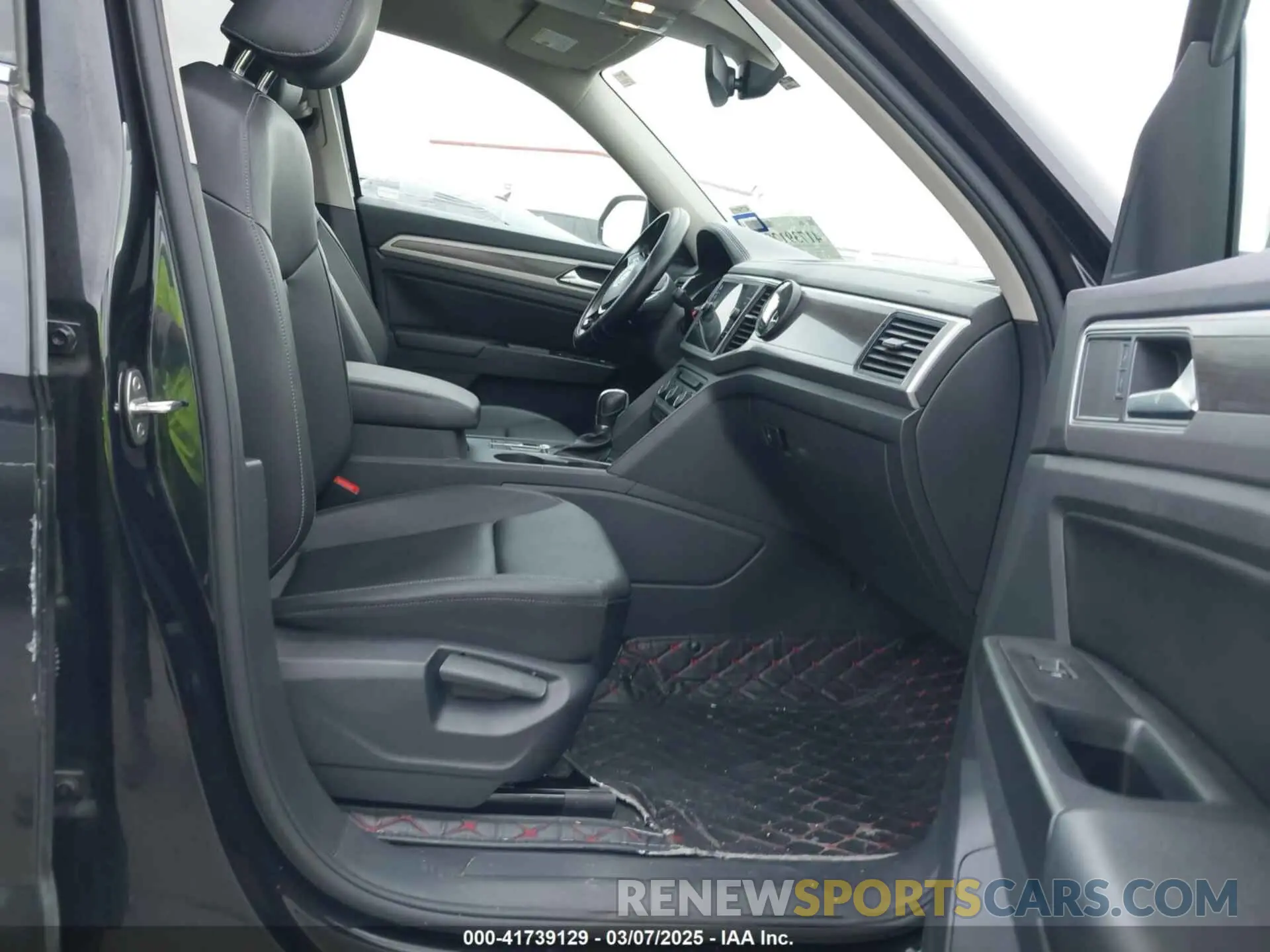 5 Photograph of a damaged car 1V2WR2CA1KC560593 VOLKSWAGEN ATLAS 2019